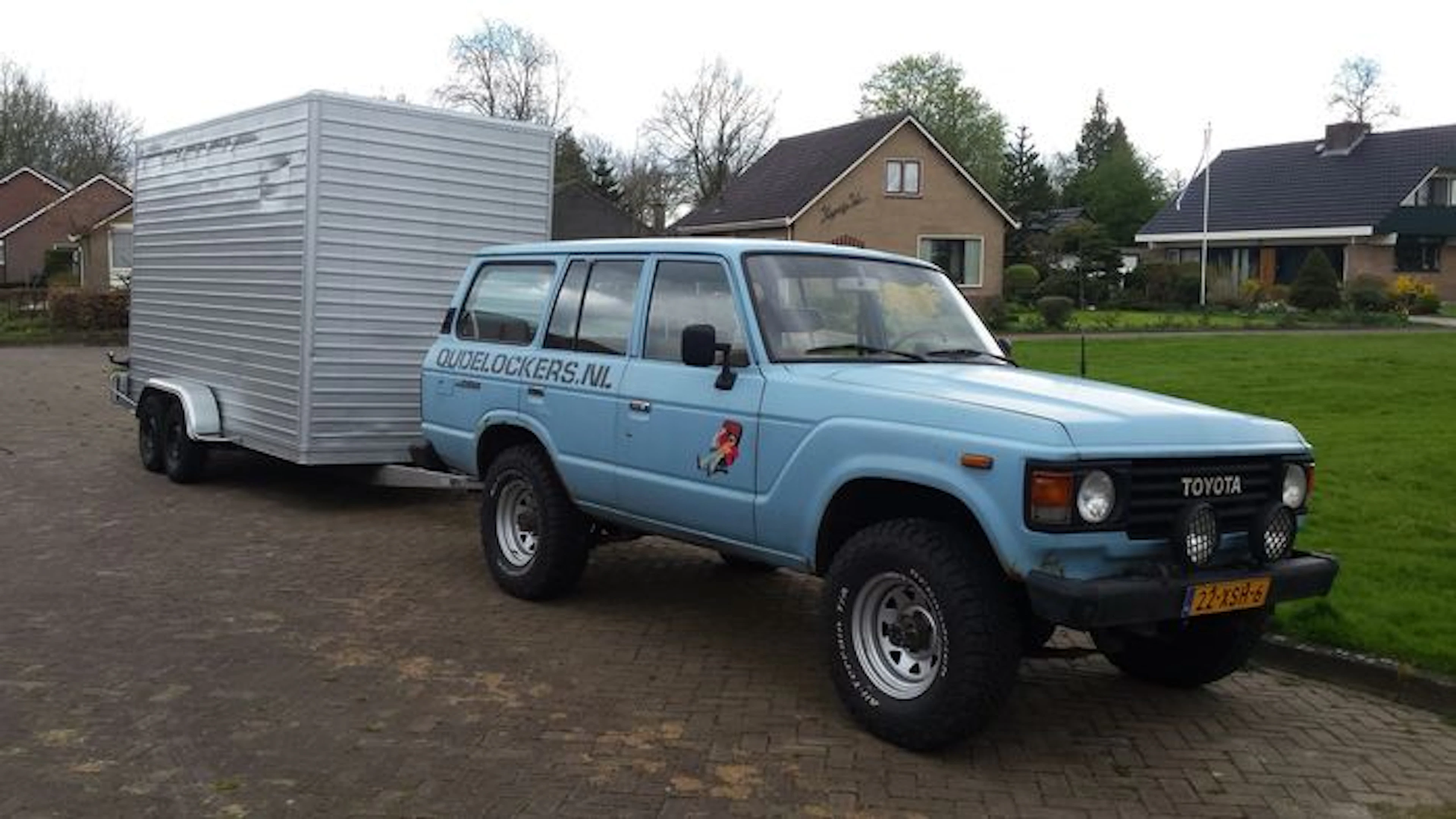 Toyota - Landcruiser Customwagon type HJ 60 with large vintage trailer - 1985