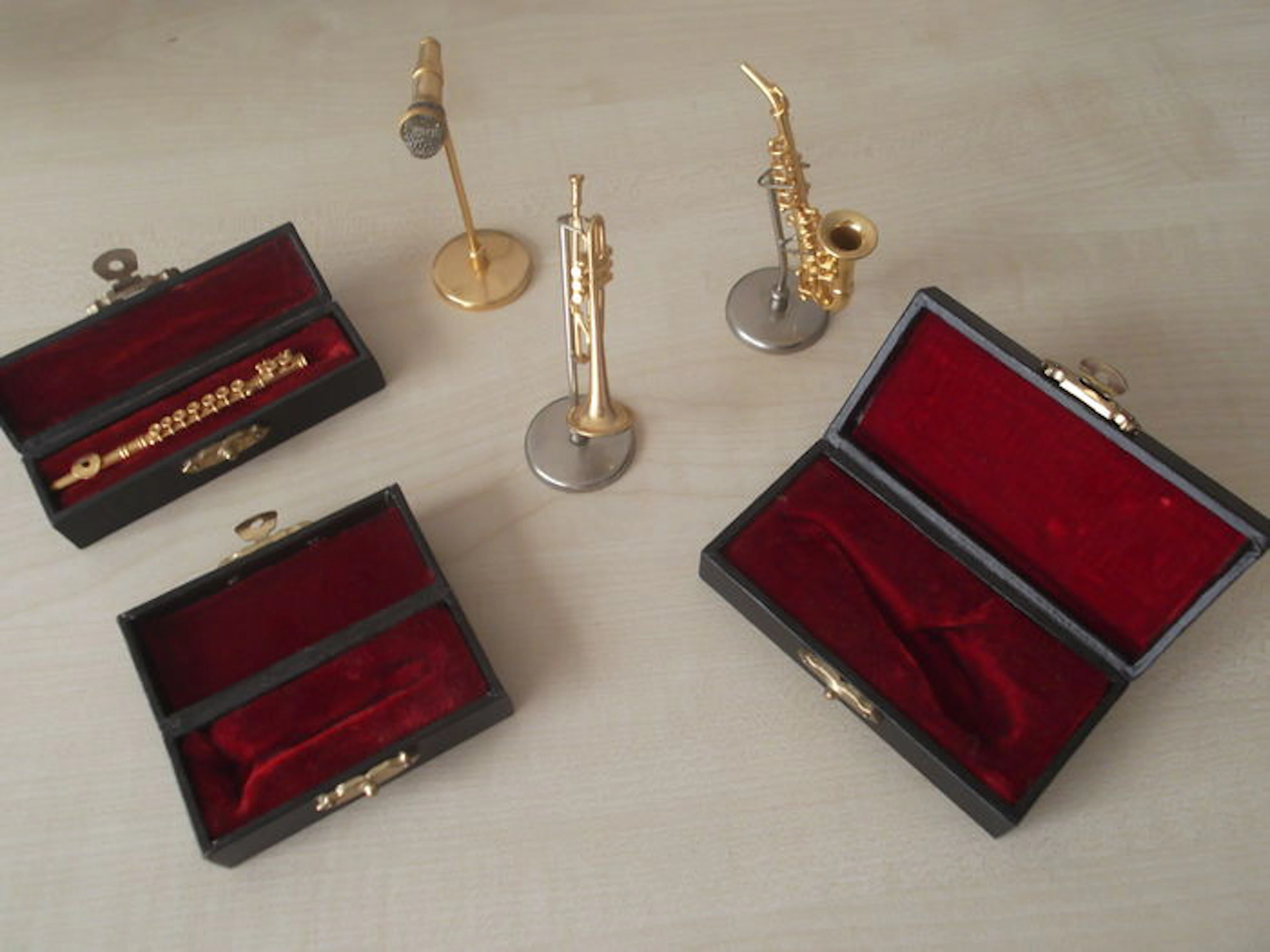 Miniature musical instruments - Metallic Gold varnished - Saxophone - Flute - Trumpet - Accessories