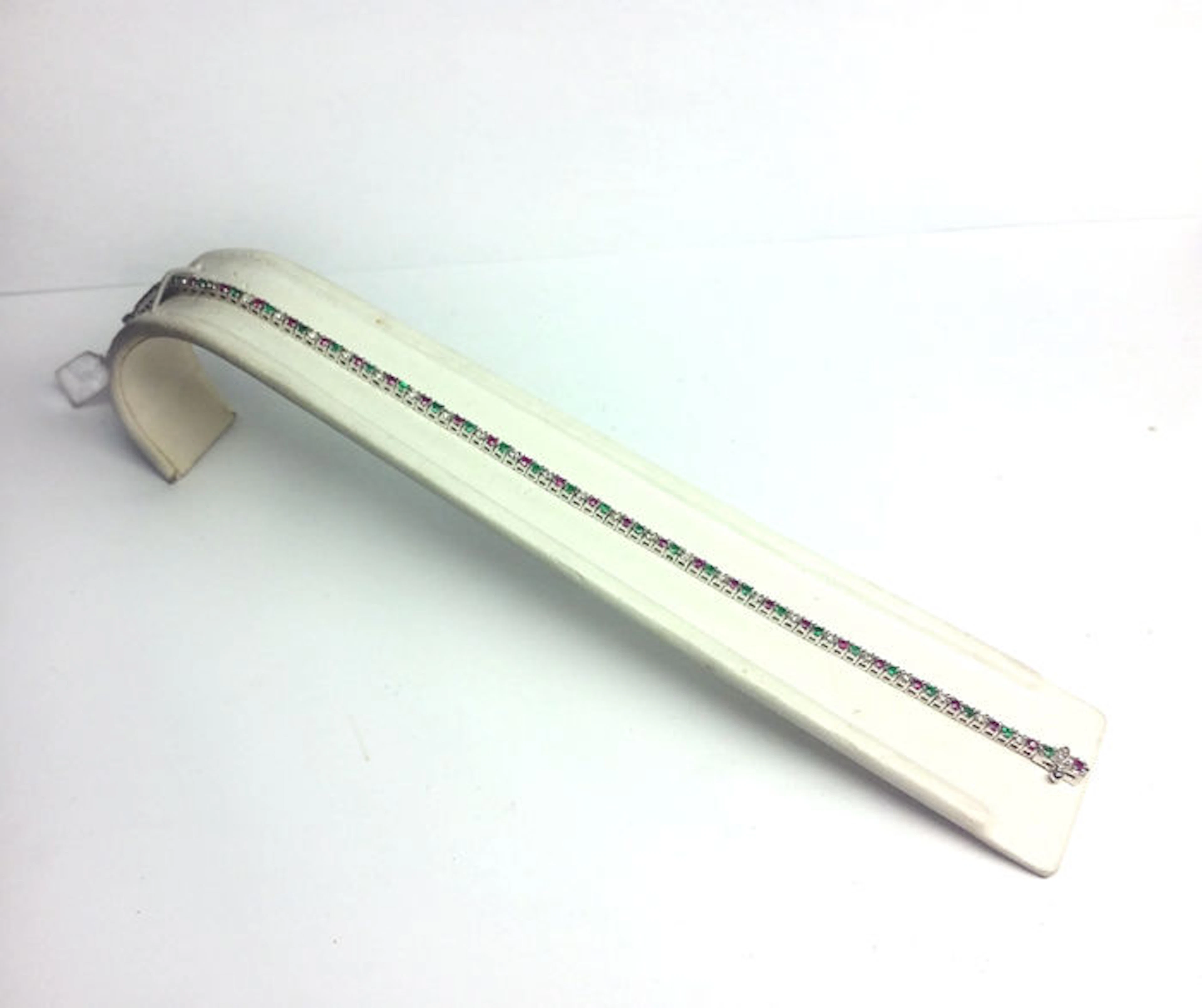 18 kt Gold Tennis Bracelet with 0.67 ct Diamonds 0.75 ct Emeralds 0.98 ct Rubies