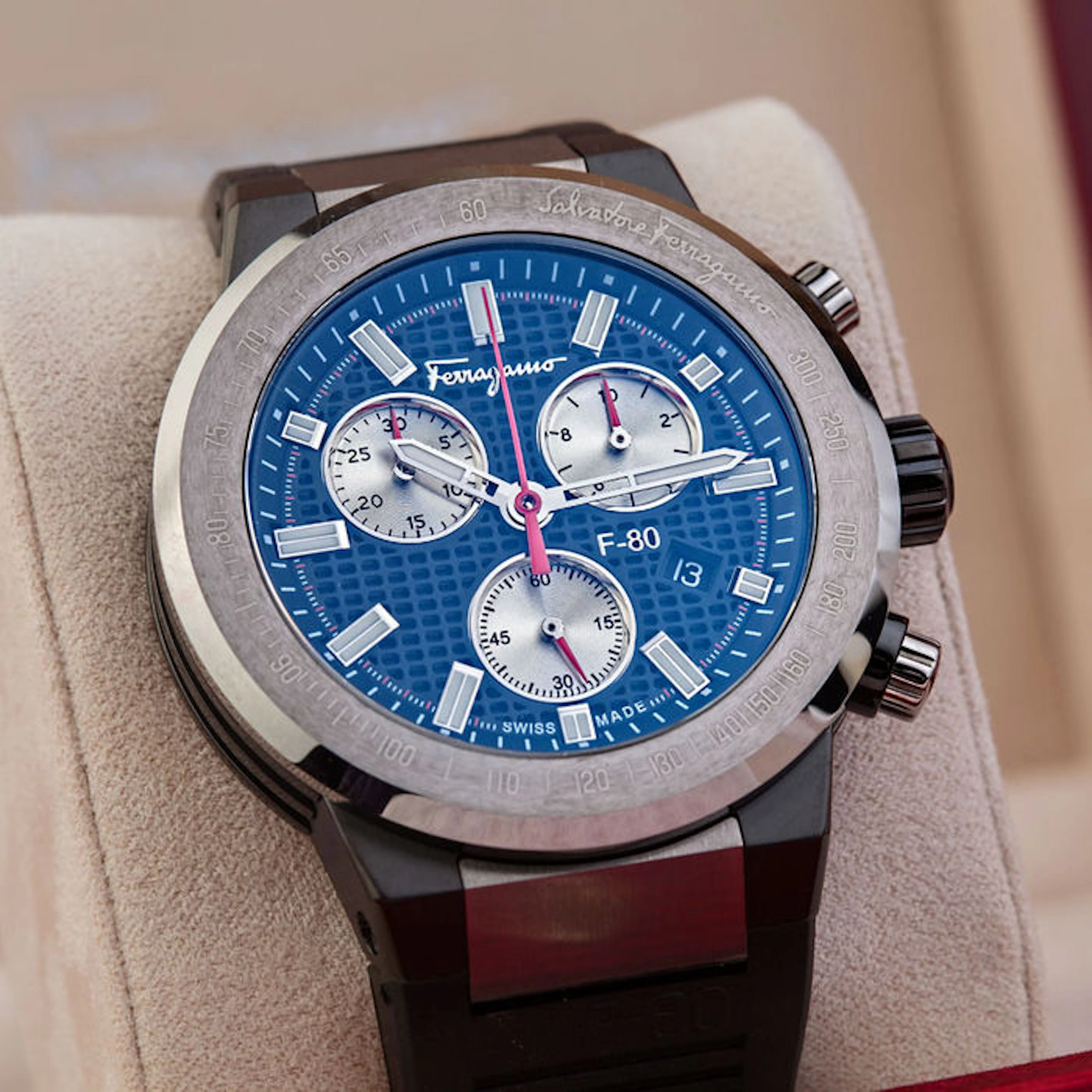 FERRAGAMO TITANIUM CHRONOGRAPH CERAMIC BEZEL – MEN'S WRISTWATCH – MINT CONDITION 10