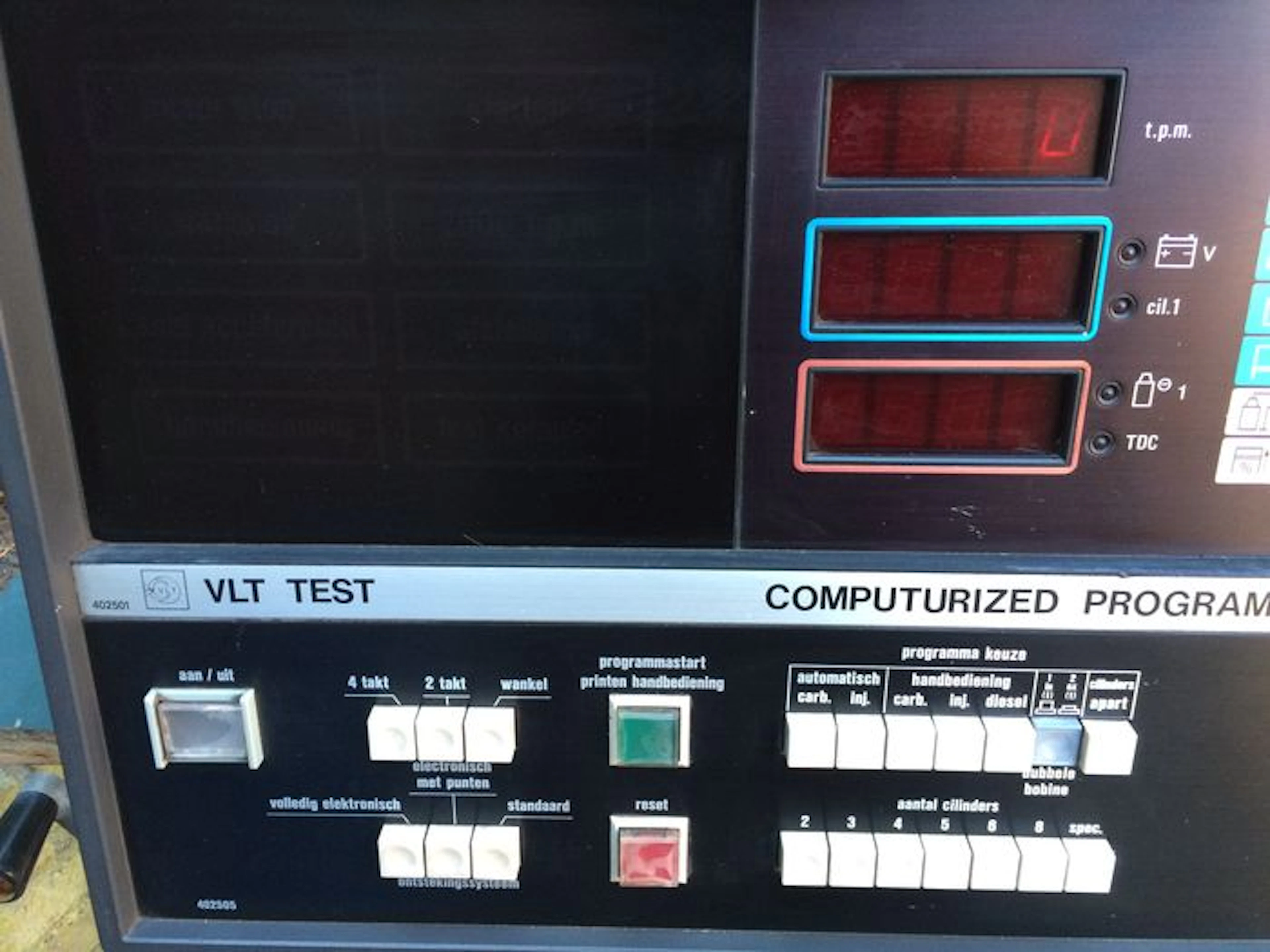 VLT 4025 computer engine test cabinet for classics / youngtimers