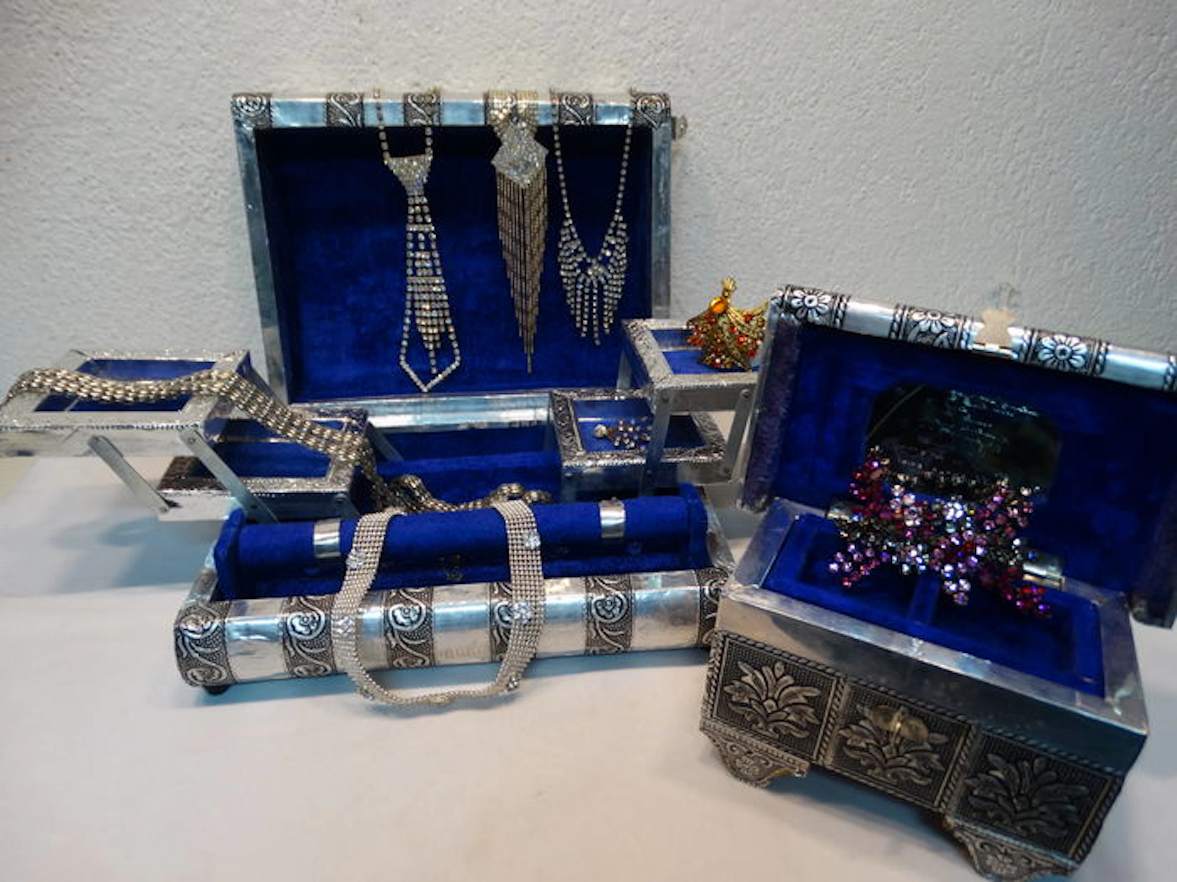 Two jewellery boxes made of wood with aluminum with various pieces of jewellery