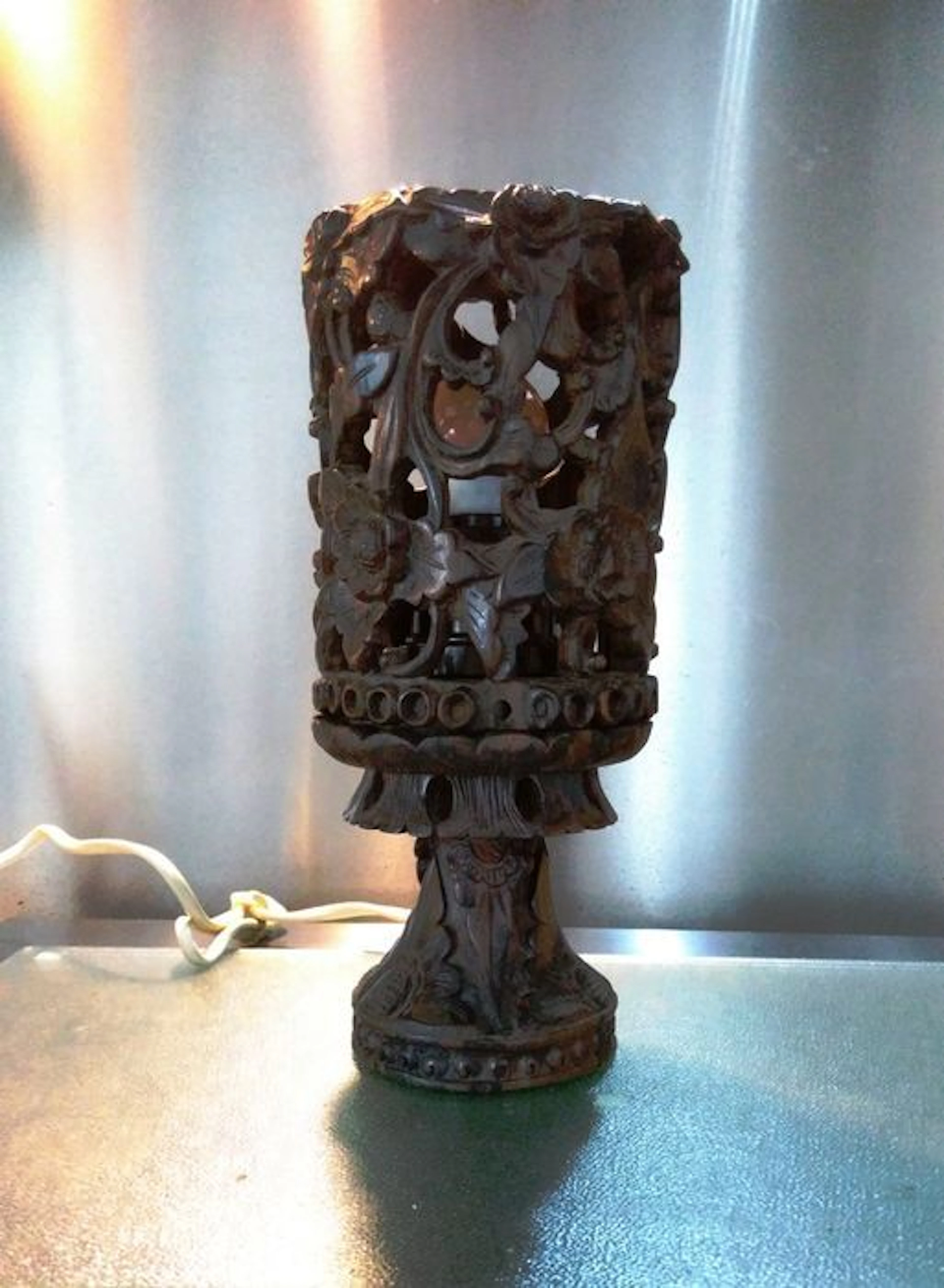 Handmade Batavia wooden light bulb 1935 - Indonesia
