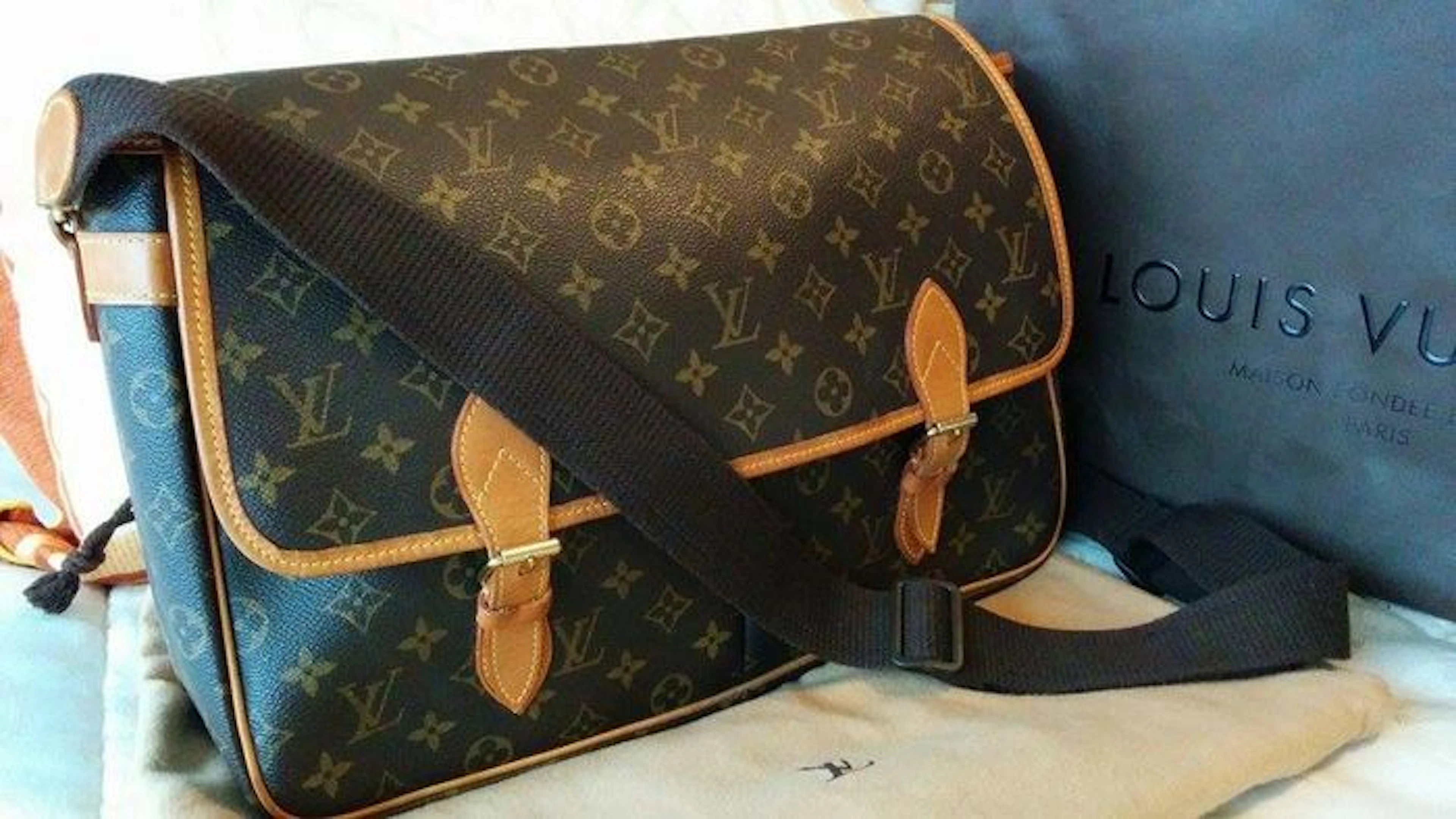 Louis Vuitton Gibeciere Large Model Messenger Unisex Bag