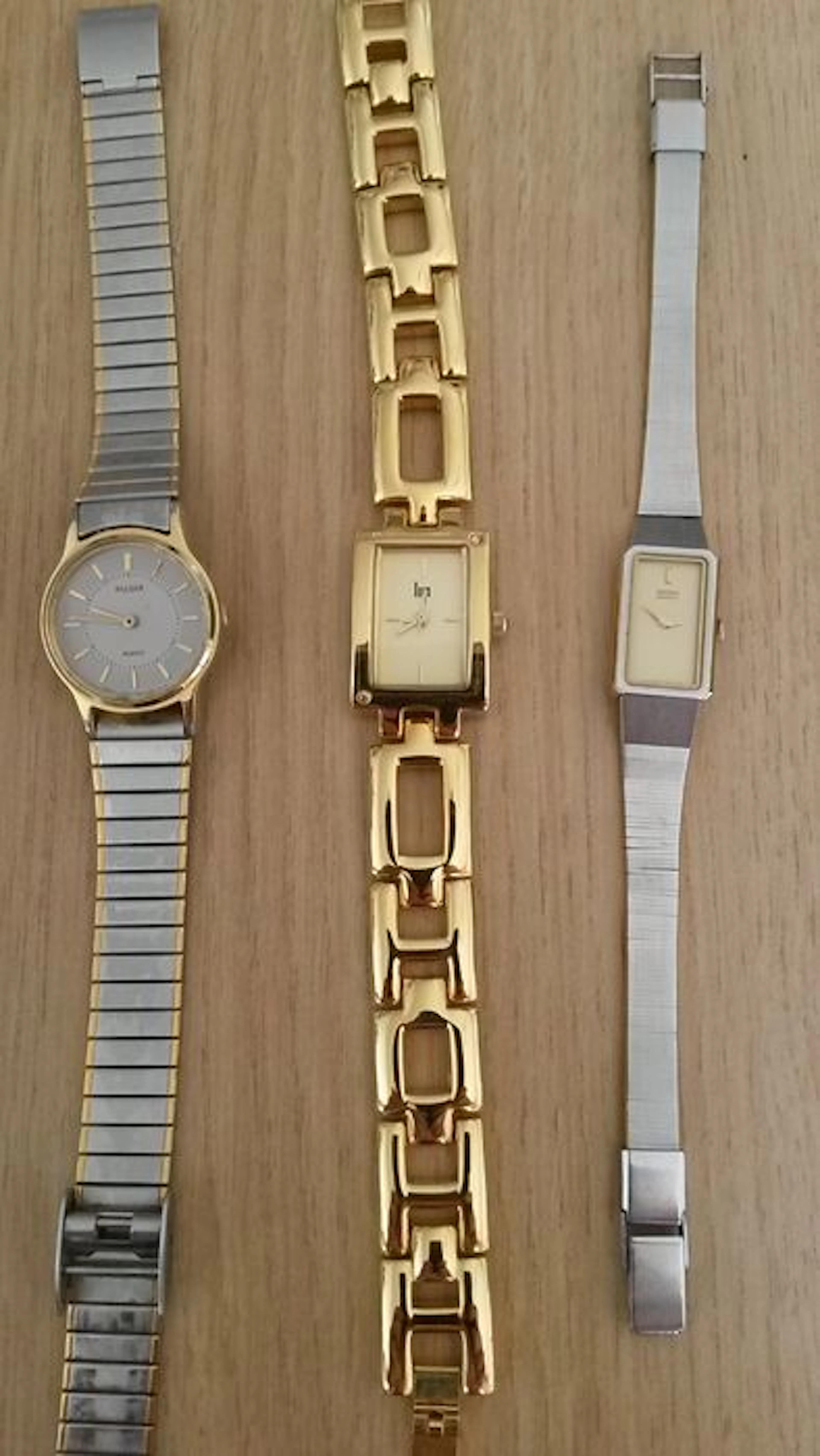 Lot of 3 women´s watches: Seiko, Pulsar, LIP Montres.
