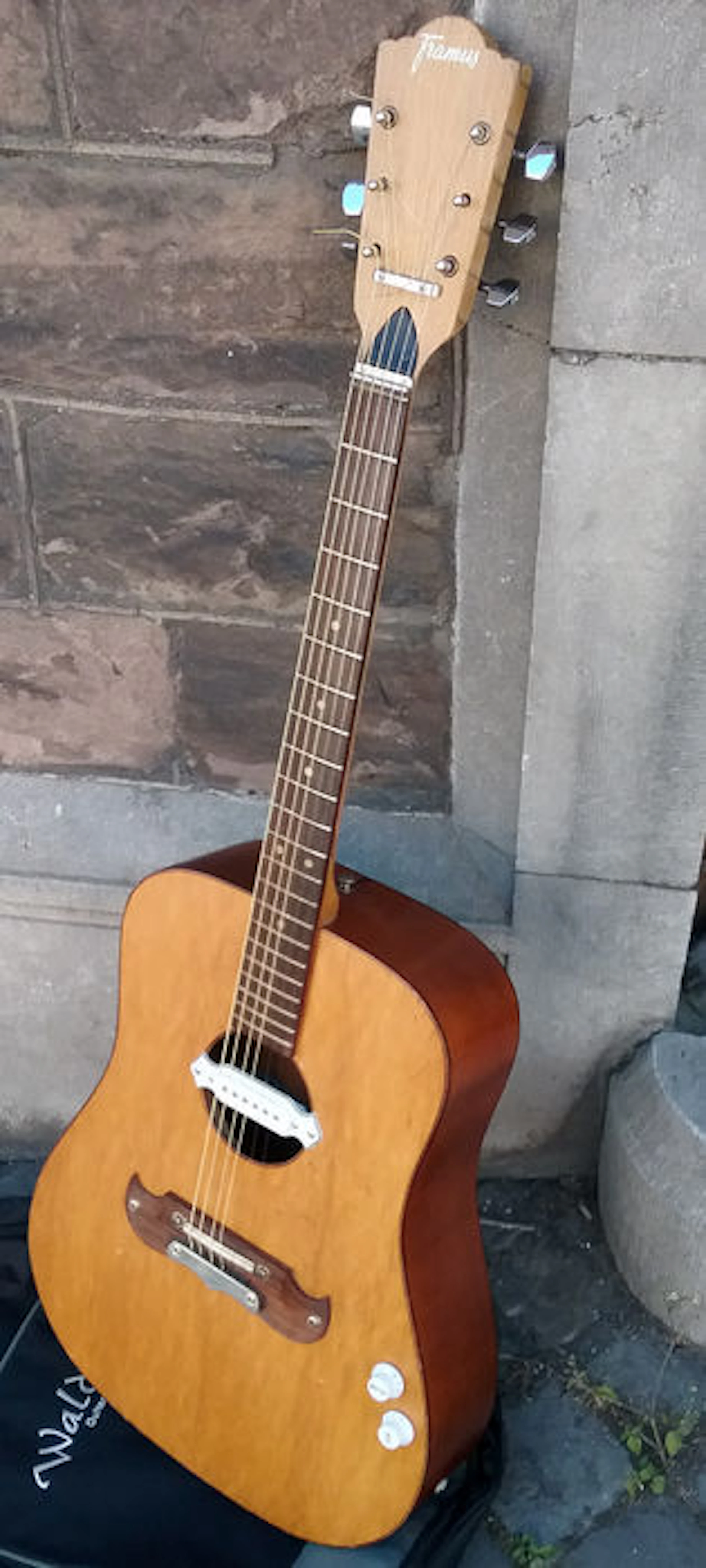 Electrified Dreadnough Folk / western FRAMUS from the 60' / 70' + renforced Gigbag
