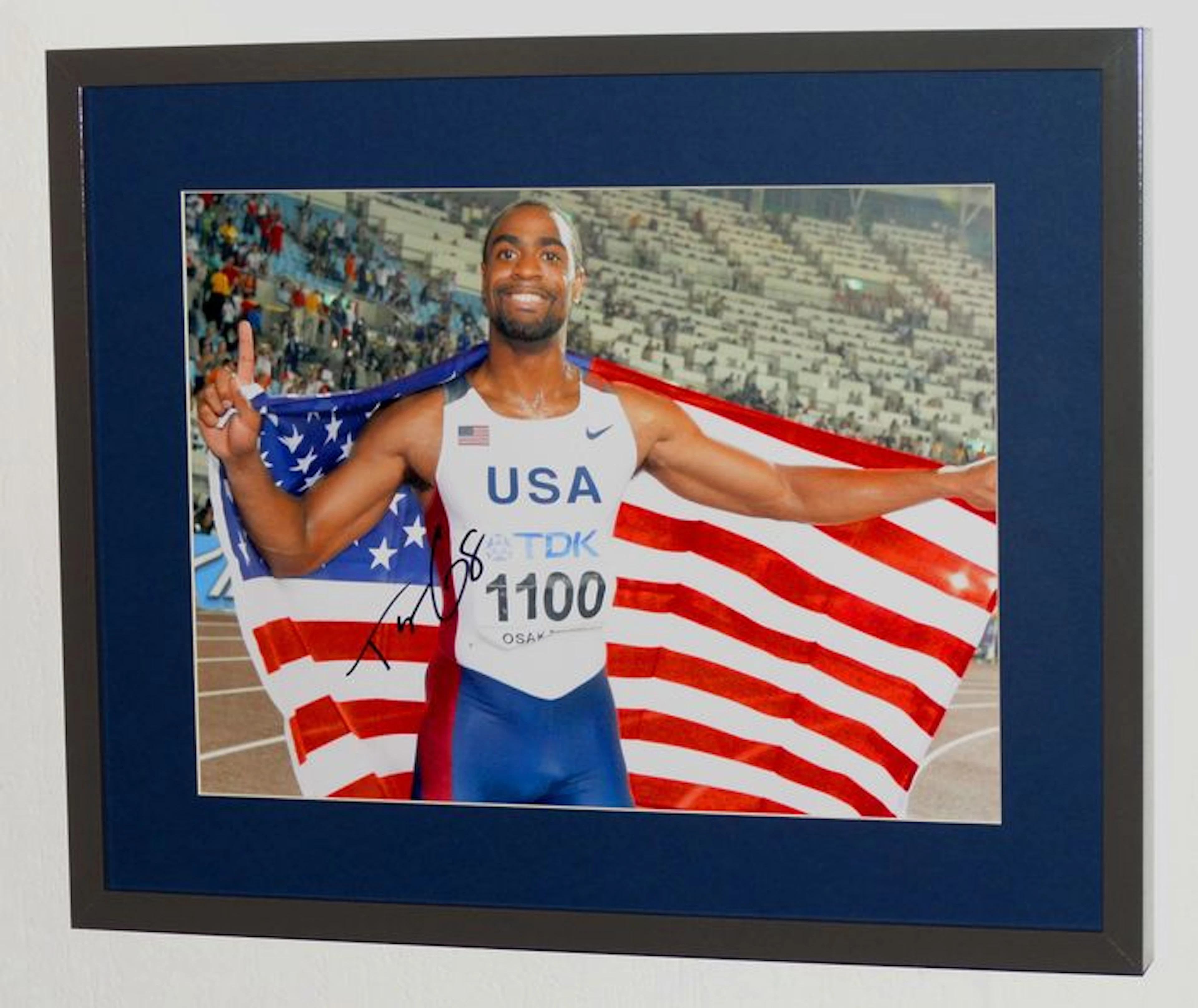 Gorgeously framed large photo (30x40cm) originally signed by Tyson Gay + Certificate of Authenticity