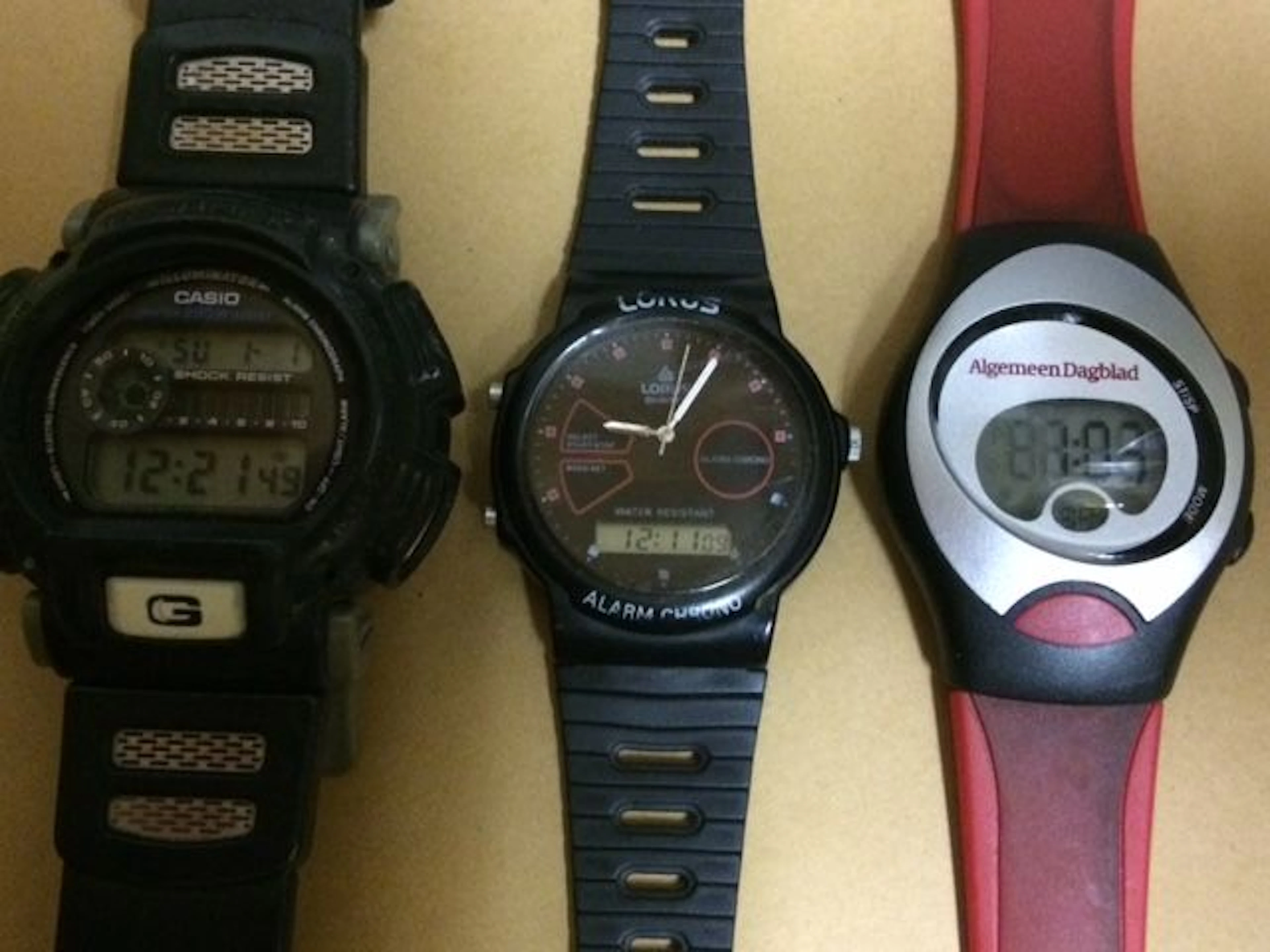 Lot of 3 watches Casio, Lorus and an advertising watch.