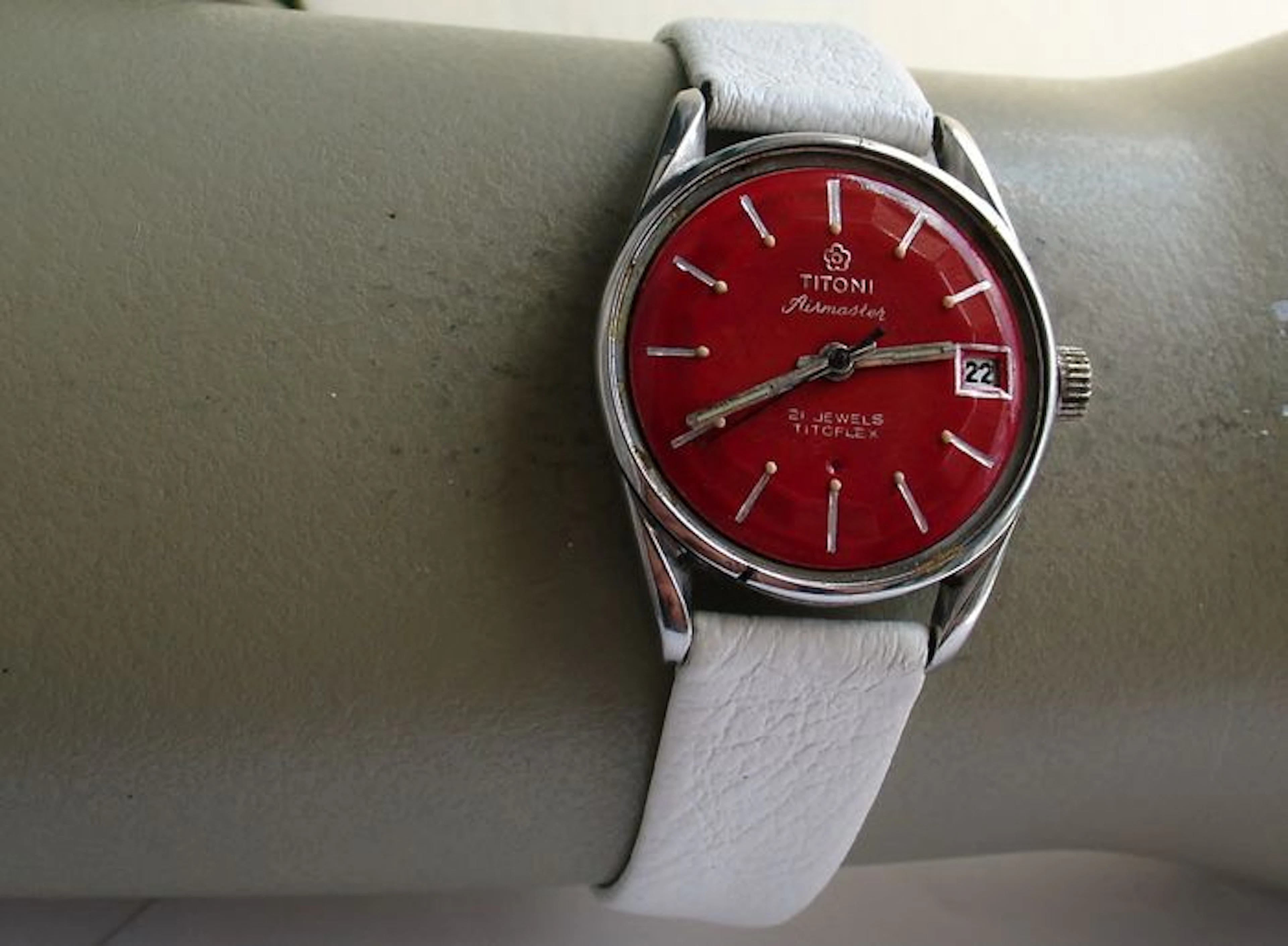 TITONI * Airmaster * Mid-size * 1960s