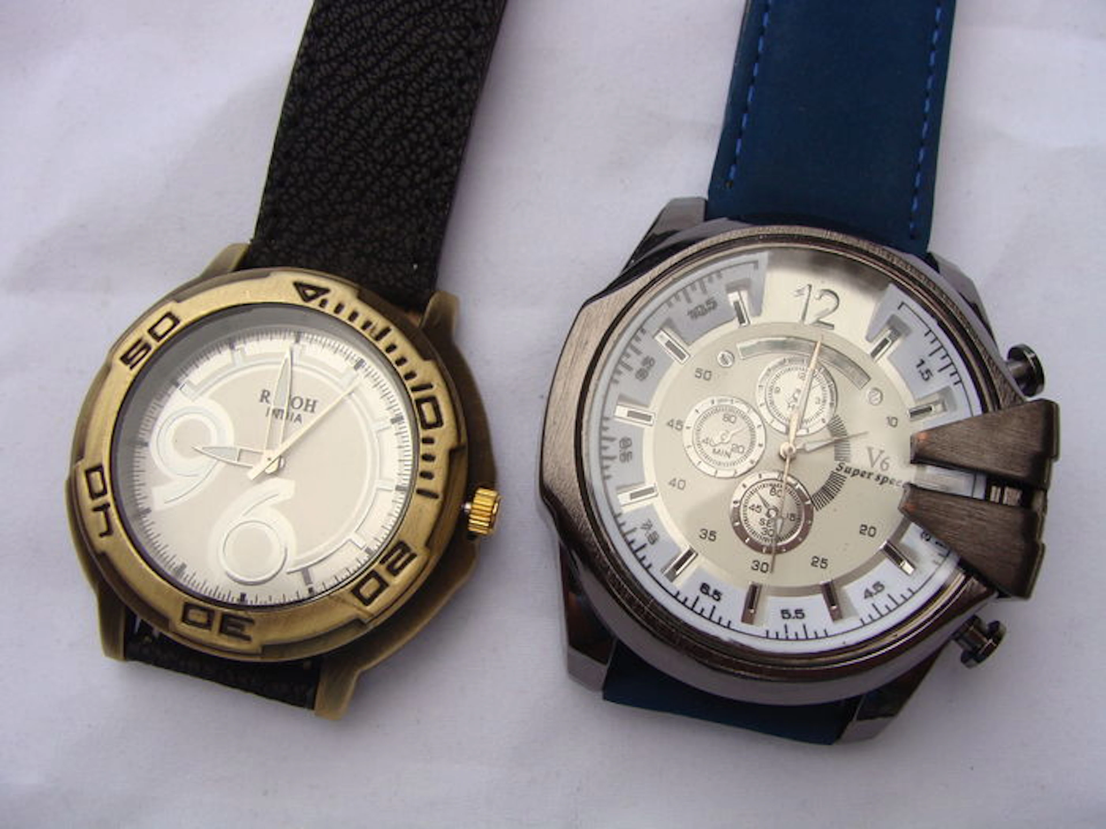 Lot of 2 quartz gents wristwatches – Ricoh, 2000s – V6, 2010s