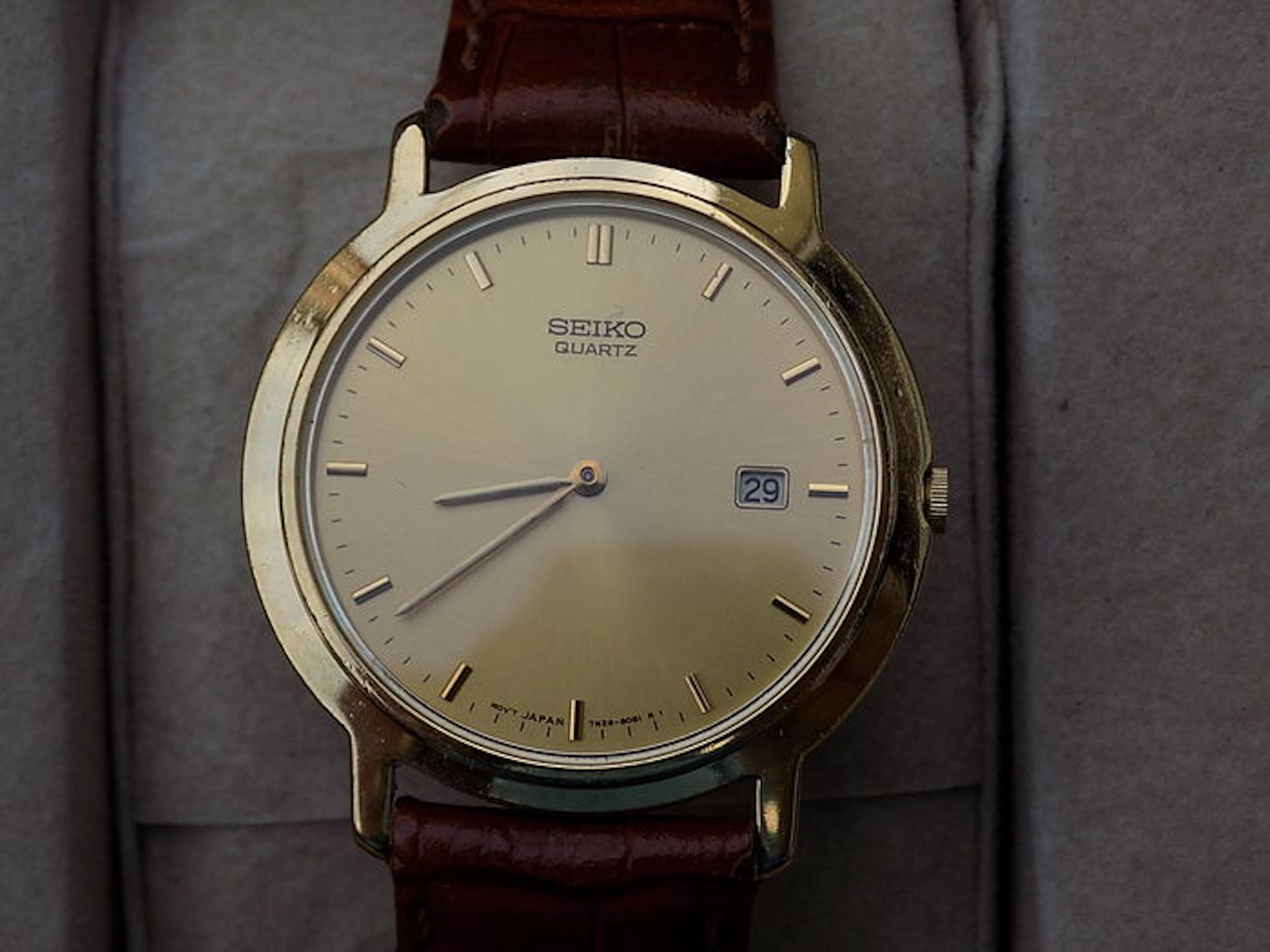 Seiko dress watch men's wristwatch from 1990.