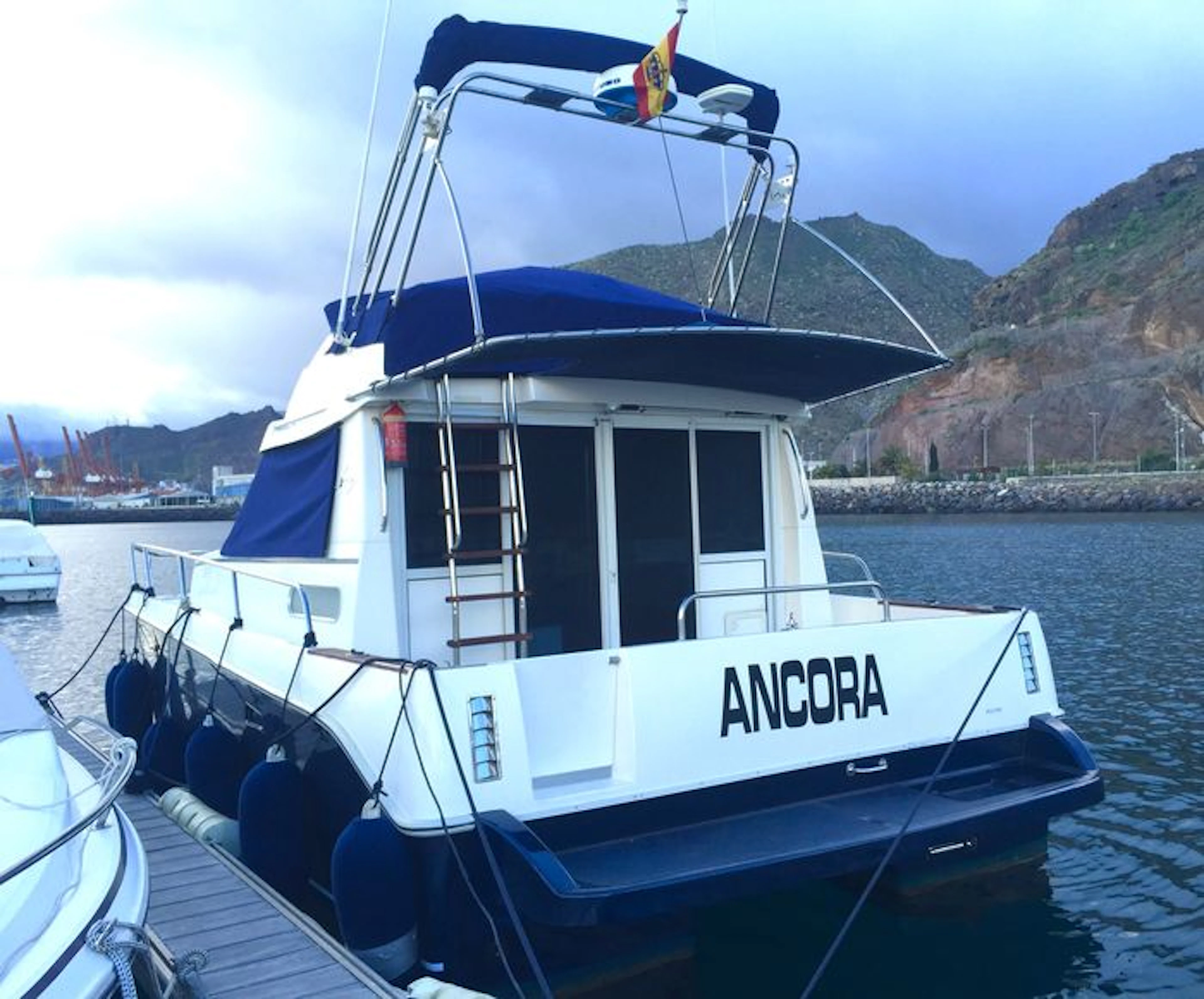 Catamaran with motor "Excitecat 810 FLY" - 2005