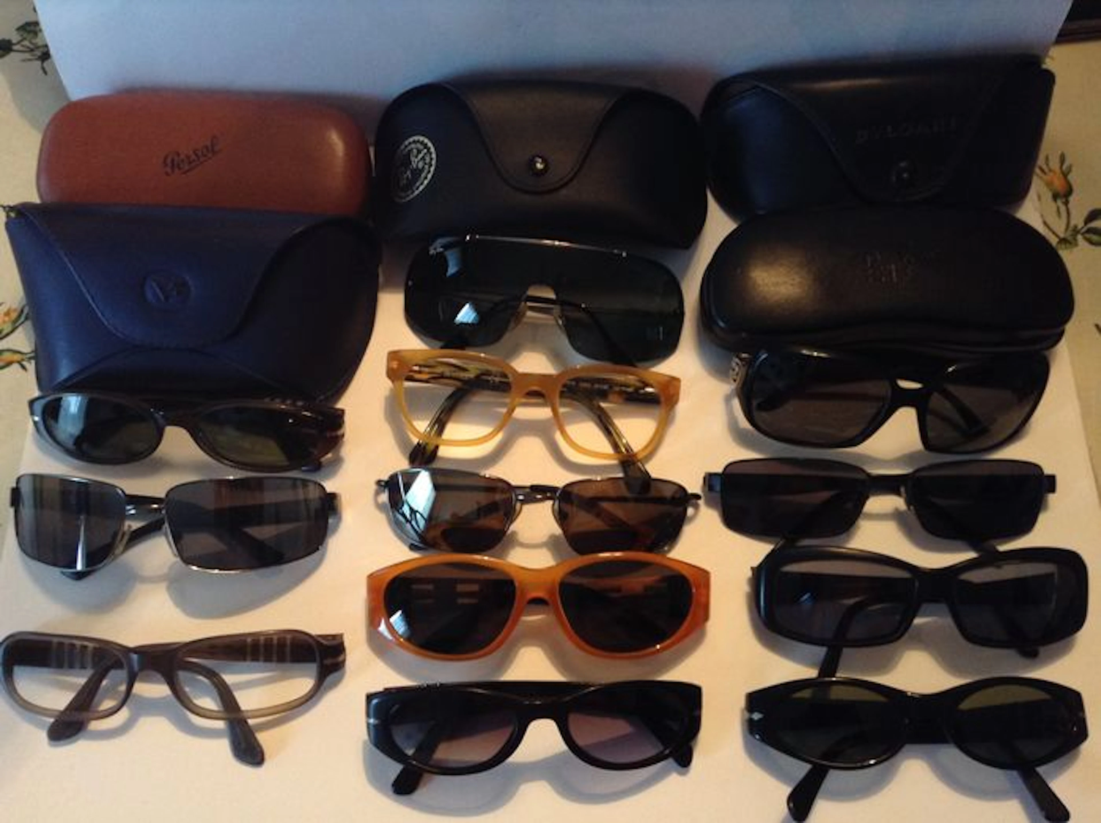 Twelve (12) pairs of unisex Sunglasses – Persol/Ratti/Ray-Ban/Vogue/Bulgari/Versace.