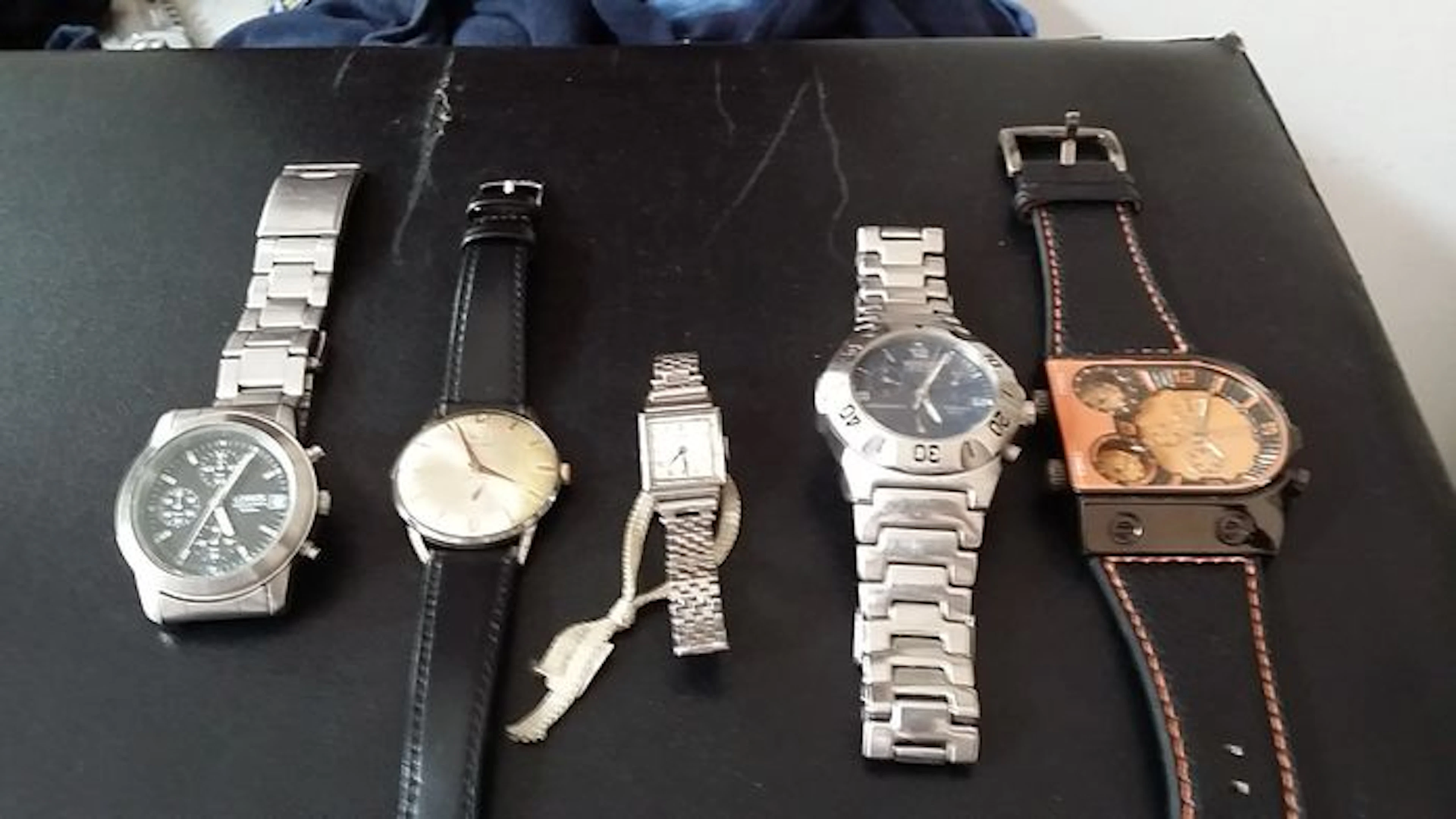 Lot of 5 watches – 4 men's and 1 women's. Men's: 1 LORUS, 1 SECTOR, 1 OULM, 1 VETTA – Women's: 1 TISSOT.