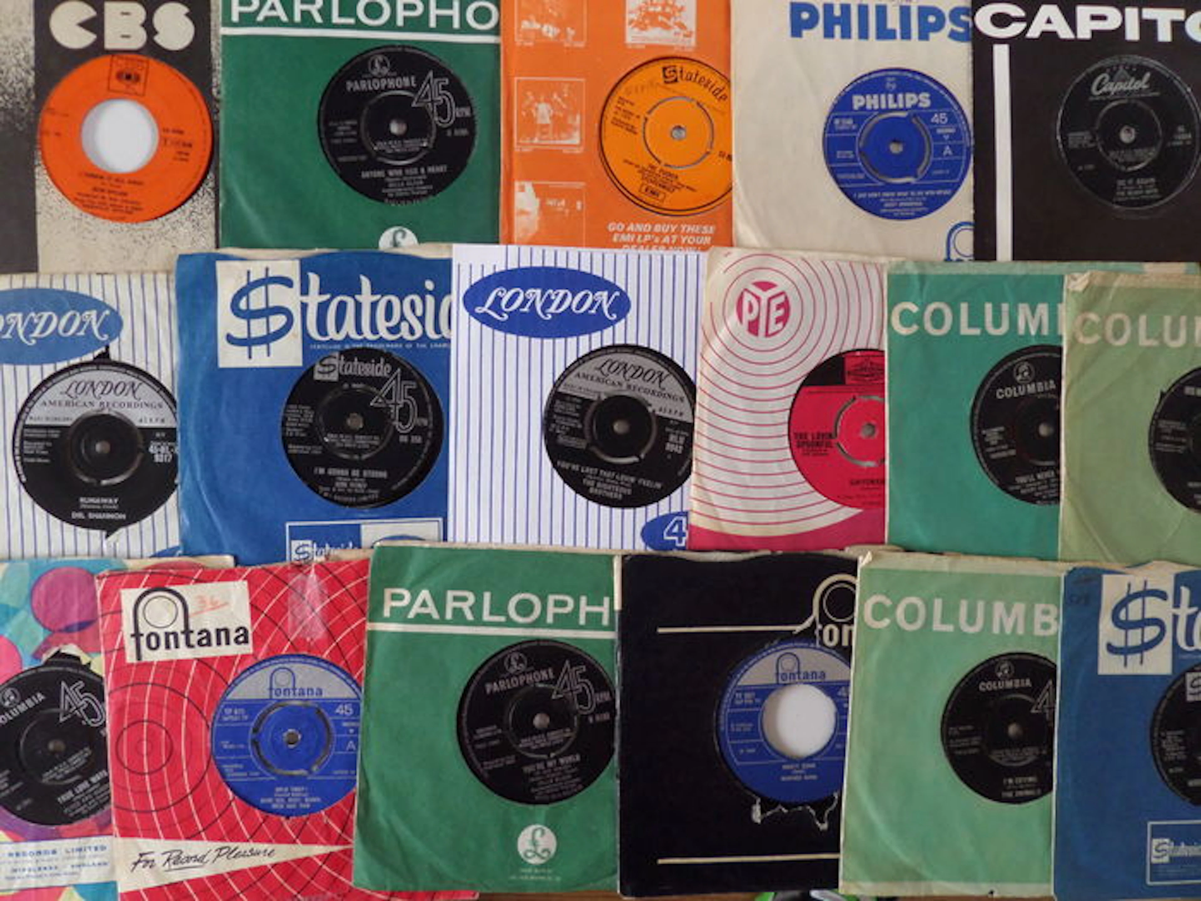 Lot of thirty 7” pop and rock singles from the 60's.