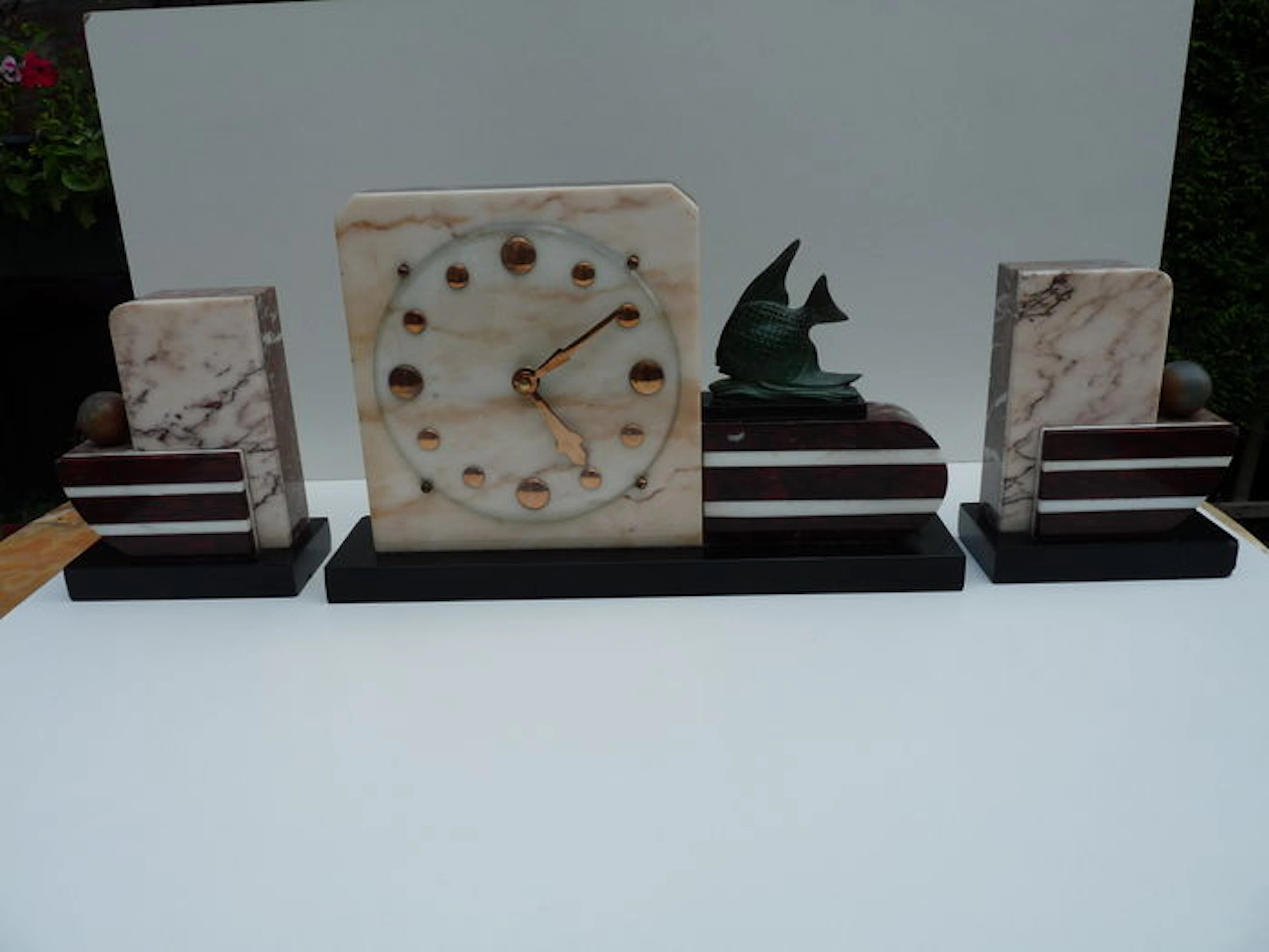 Art Deco clock set in marble - approx. 1920