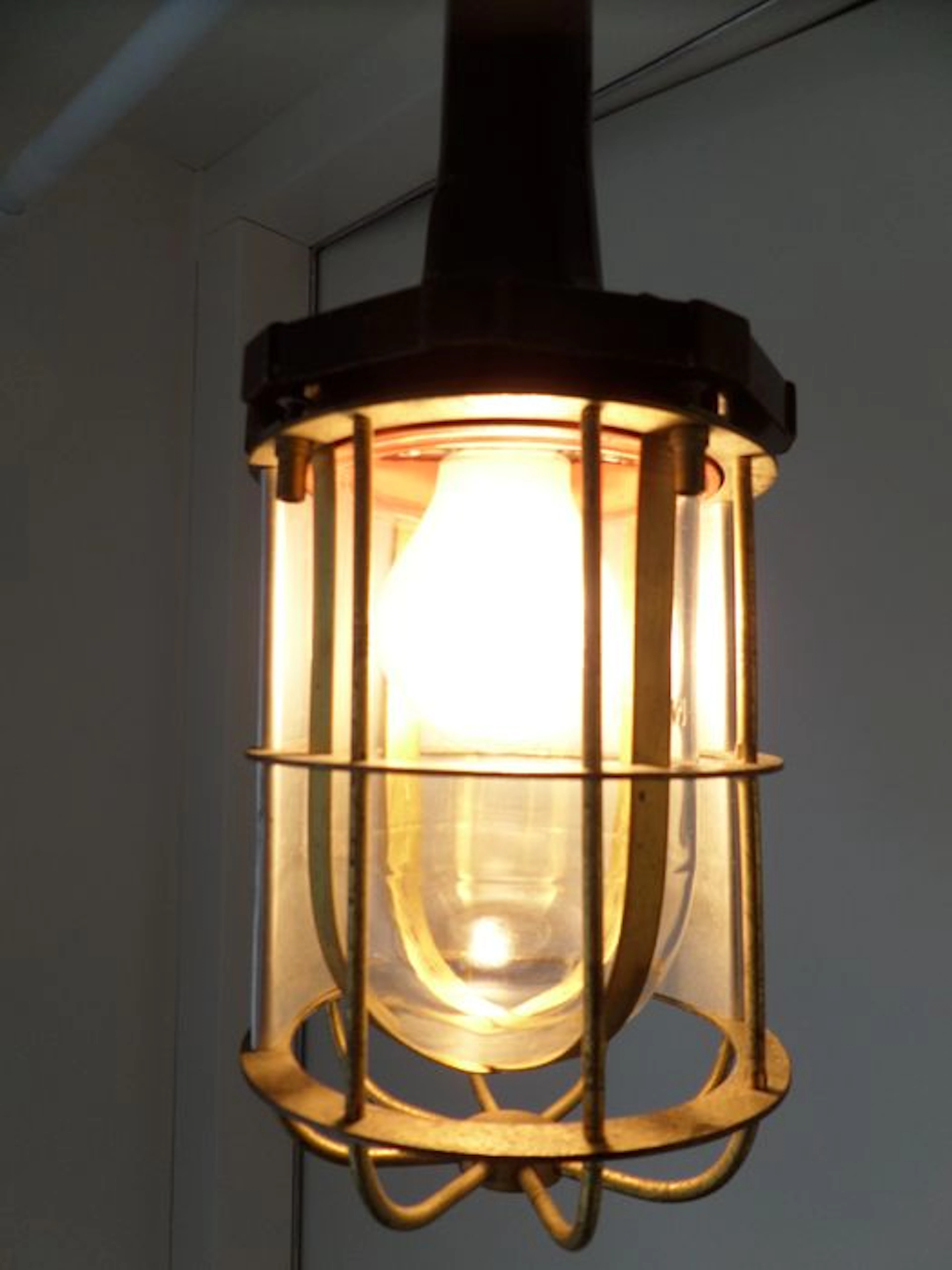 McGill Mfg. Co. Inc - Industrial bullylamp cat. 3005