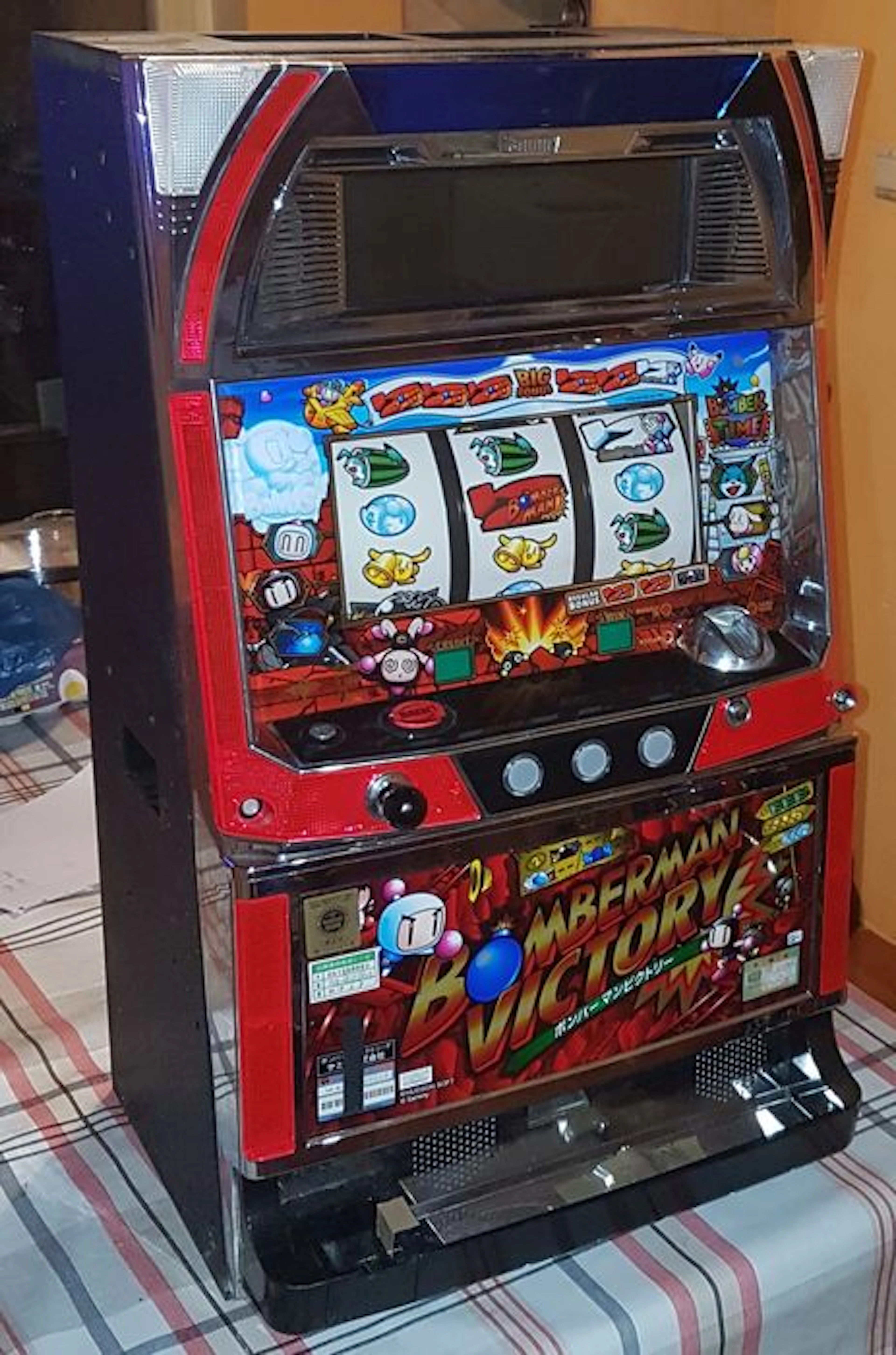 Beautiful pachislo Bomberman Victory - late 20th/early 21st century.
