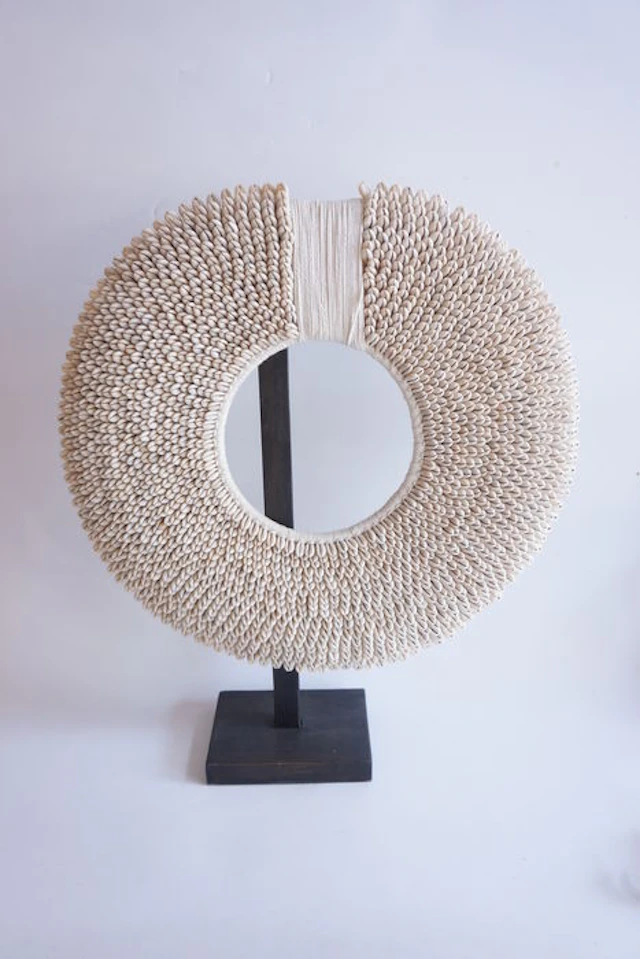 Necklace made with seashell, stand furnished - TOLAI - Papua New Guinea