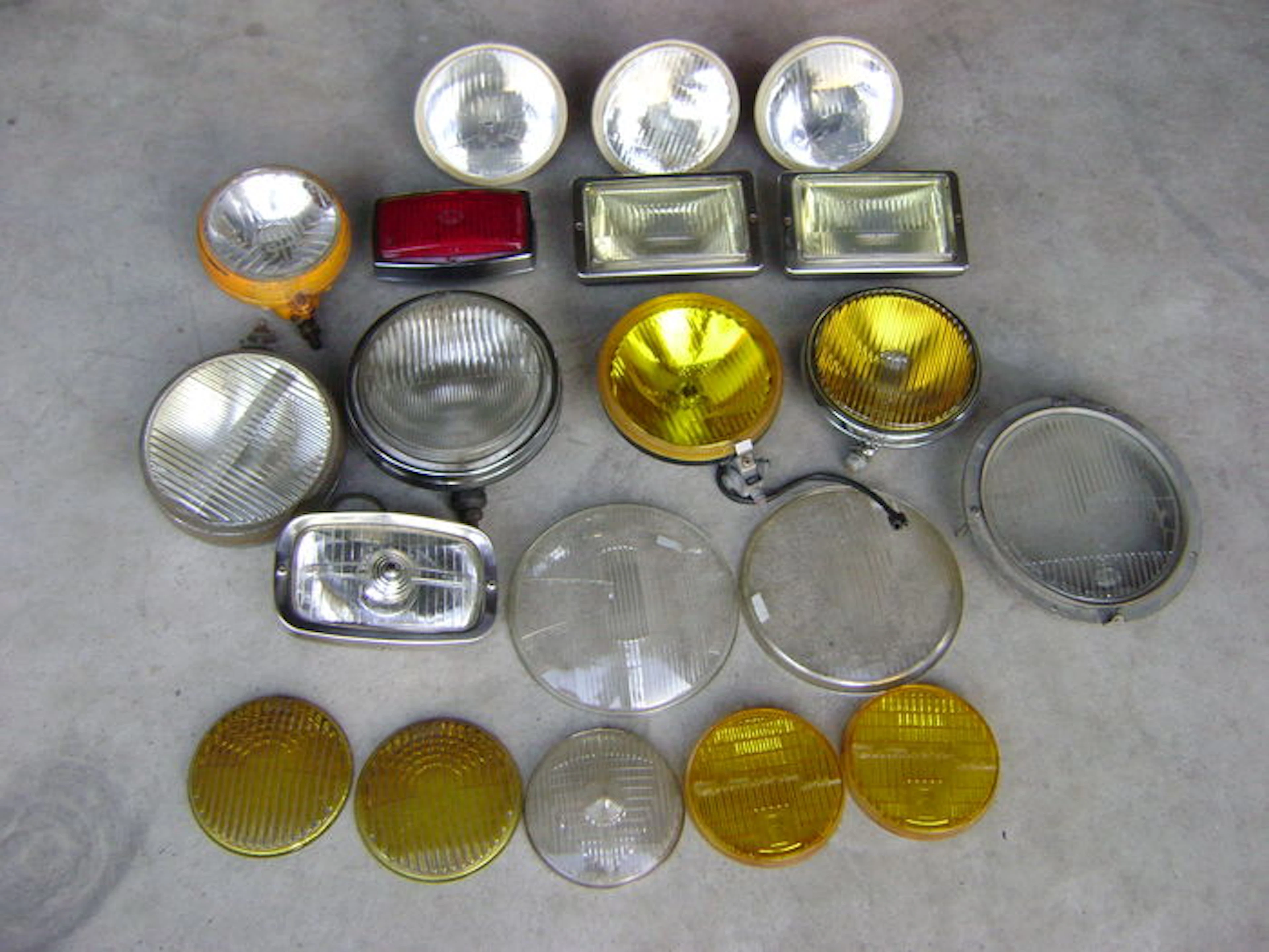Lot with various lights, fog lights, spotlights and separate glasses