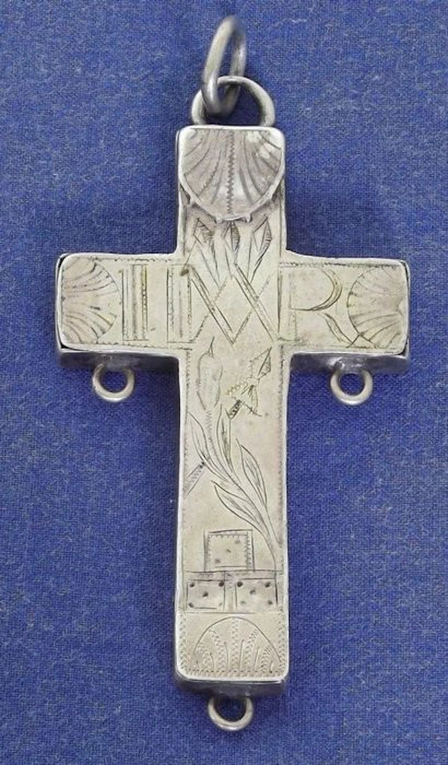 Cross reliquary - Silver with engravings - Spain - First half of the XVIII century