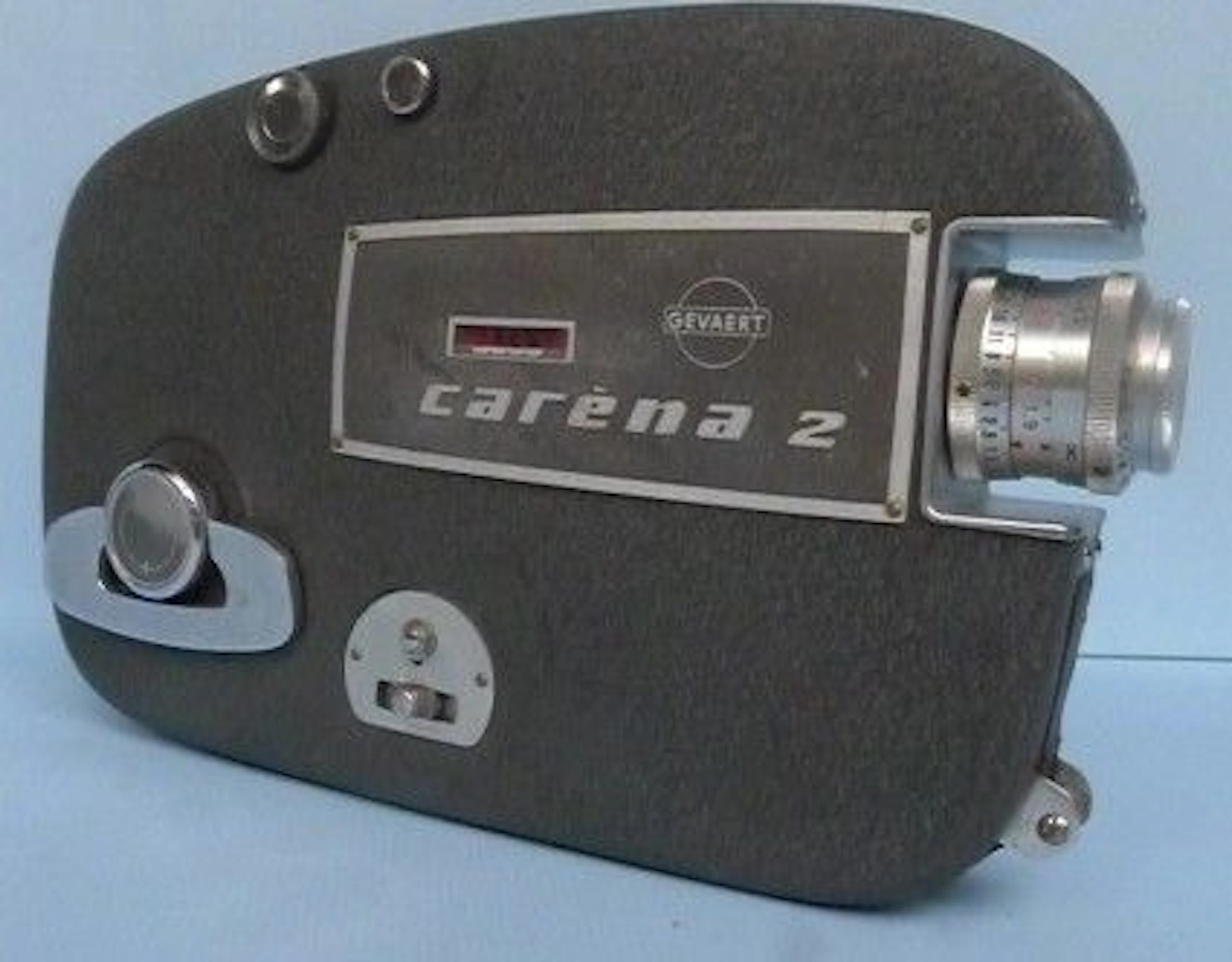 Zwitserse filmcamera CARÈNA 2 van Gevaert, met veeraandrijving, uit 1955.