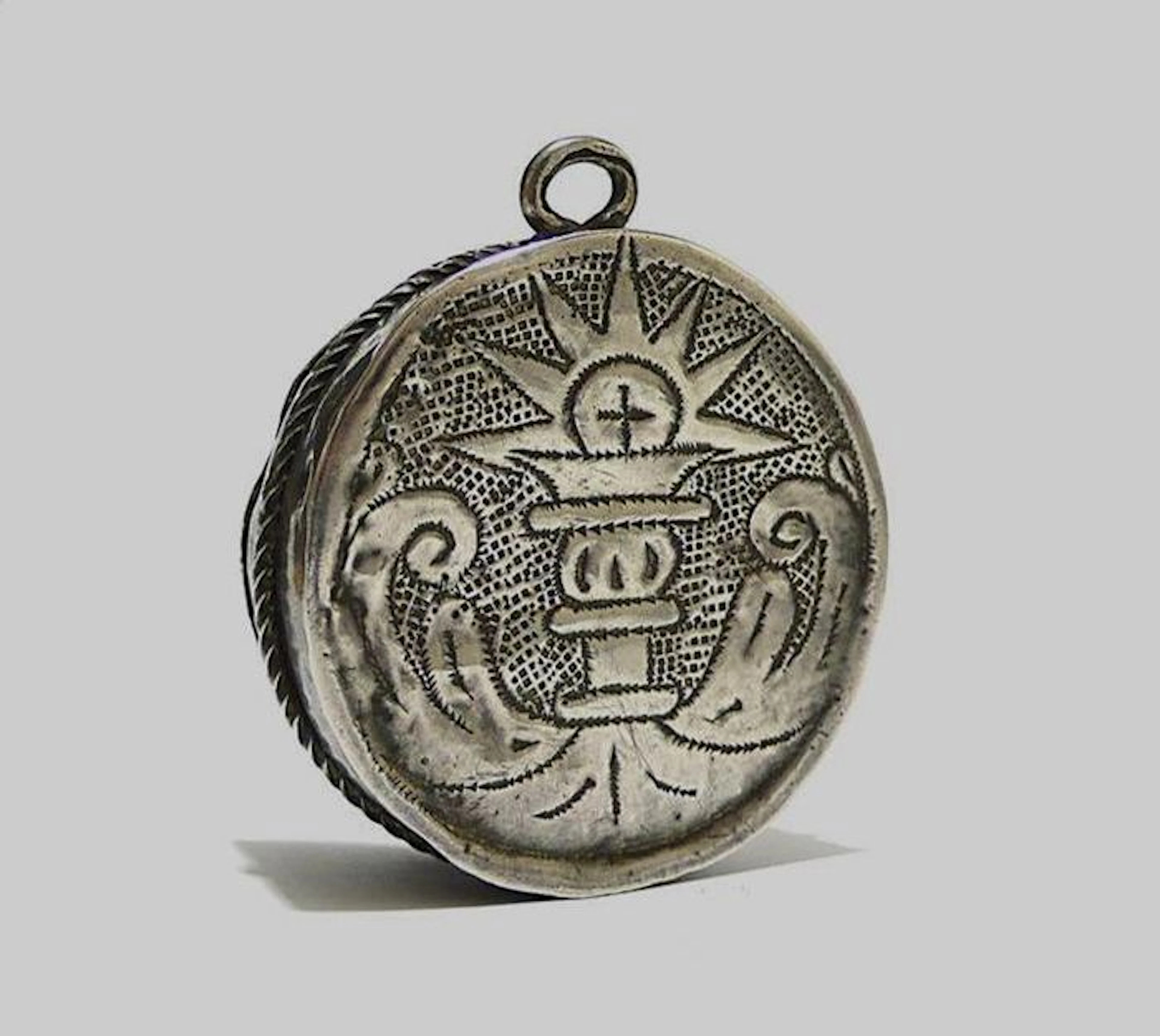 Relicario en plata y talla de madera policromada en pan de oro - Época Barroca S.XVI