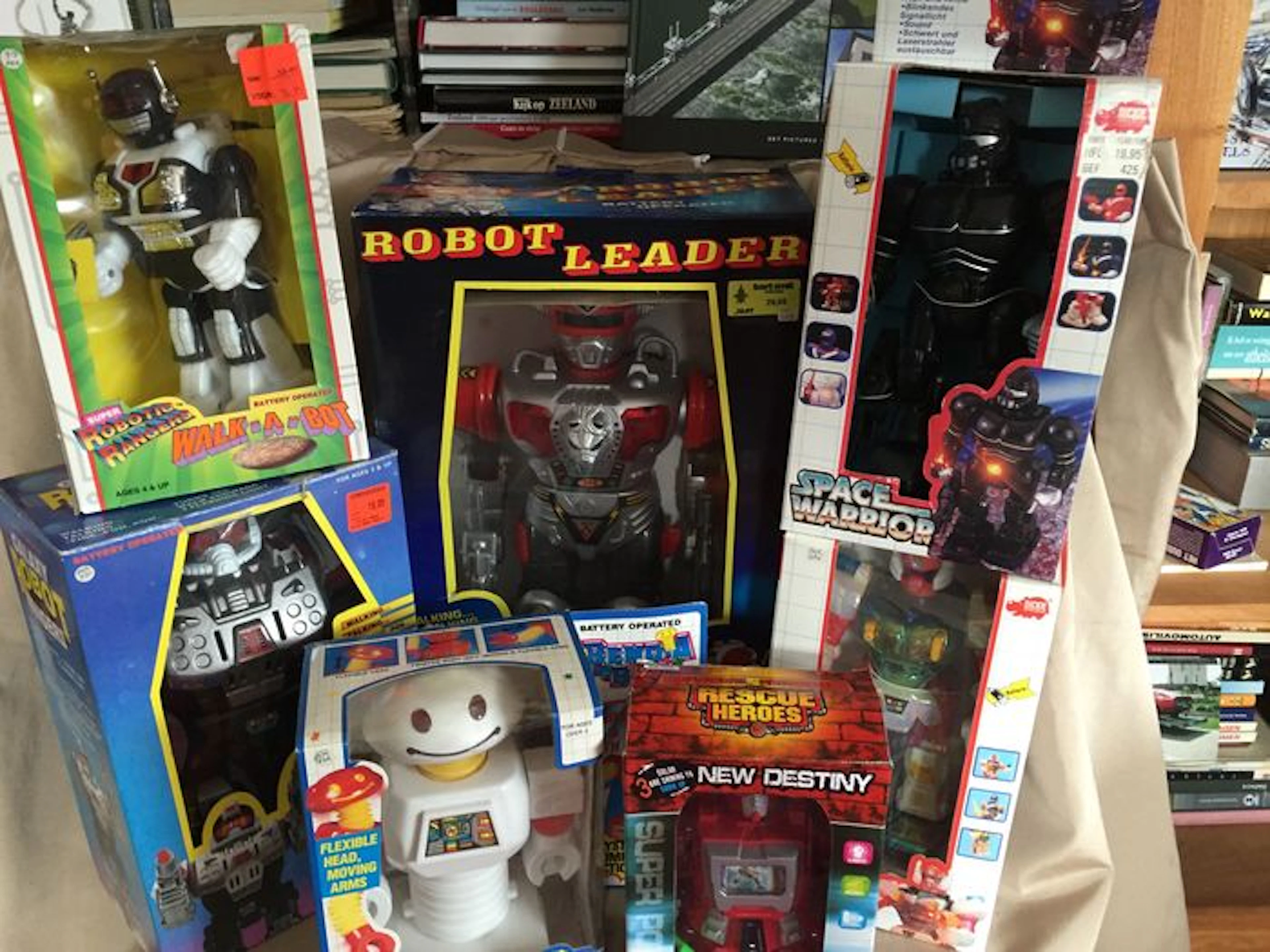 Taiwan/China - Misc. dimensions - Lot with 7 battery-operated plastic Robots #2, 1980/90s
