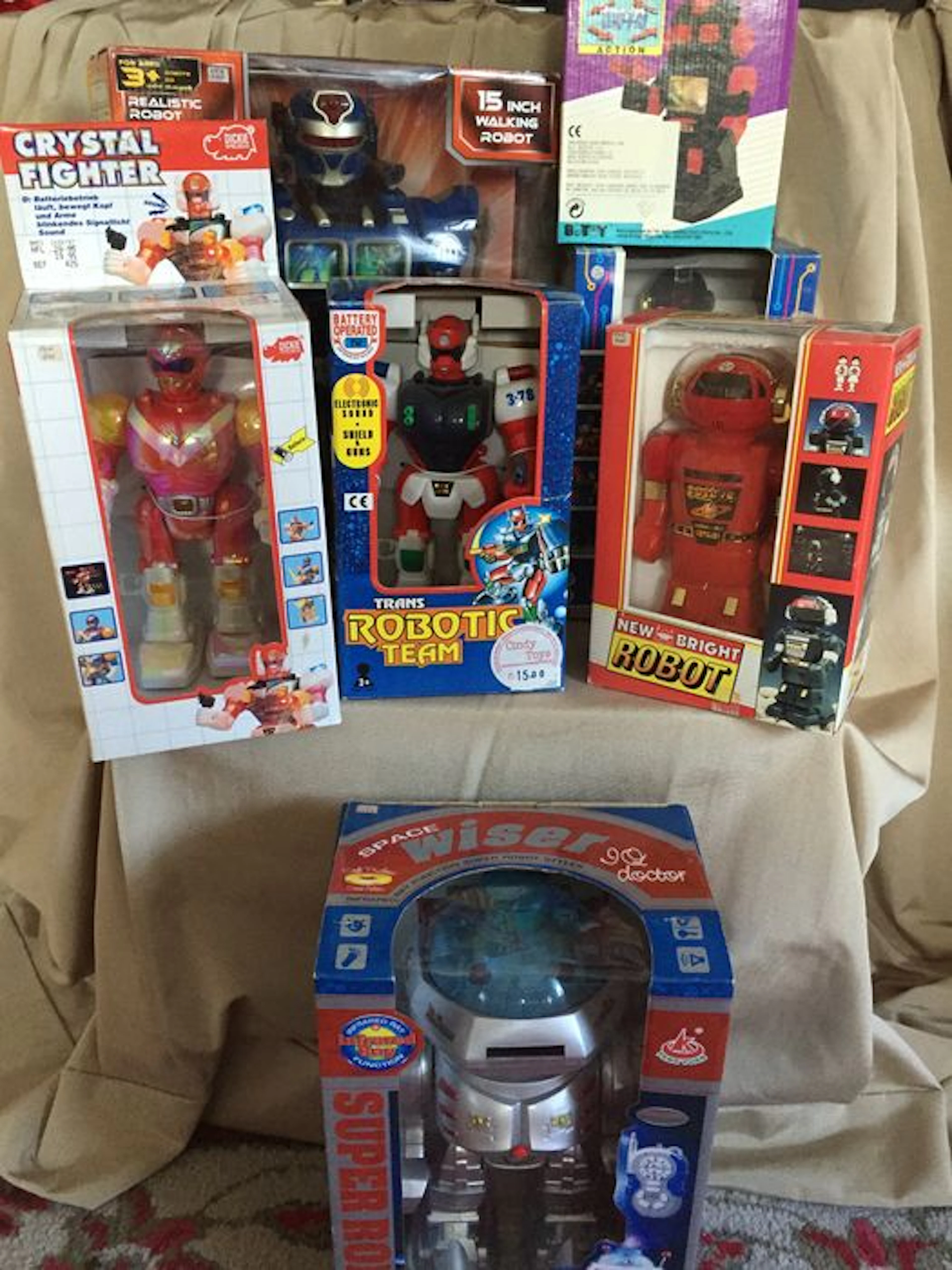 Taiwan/China - Misc. dimensions - Lot with battery-operated plastic Robots #4, 1980s