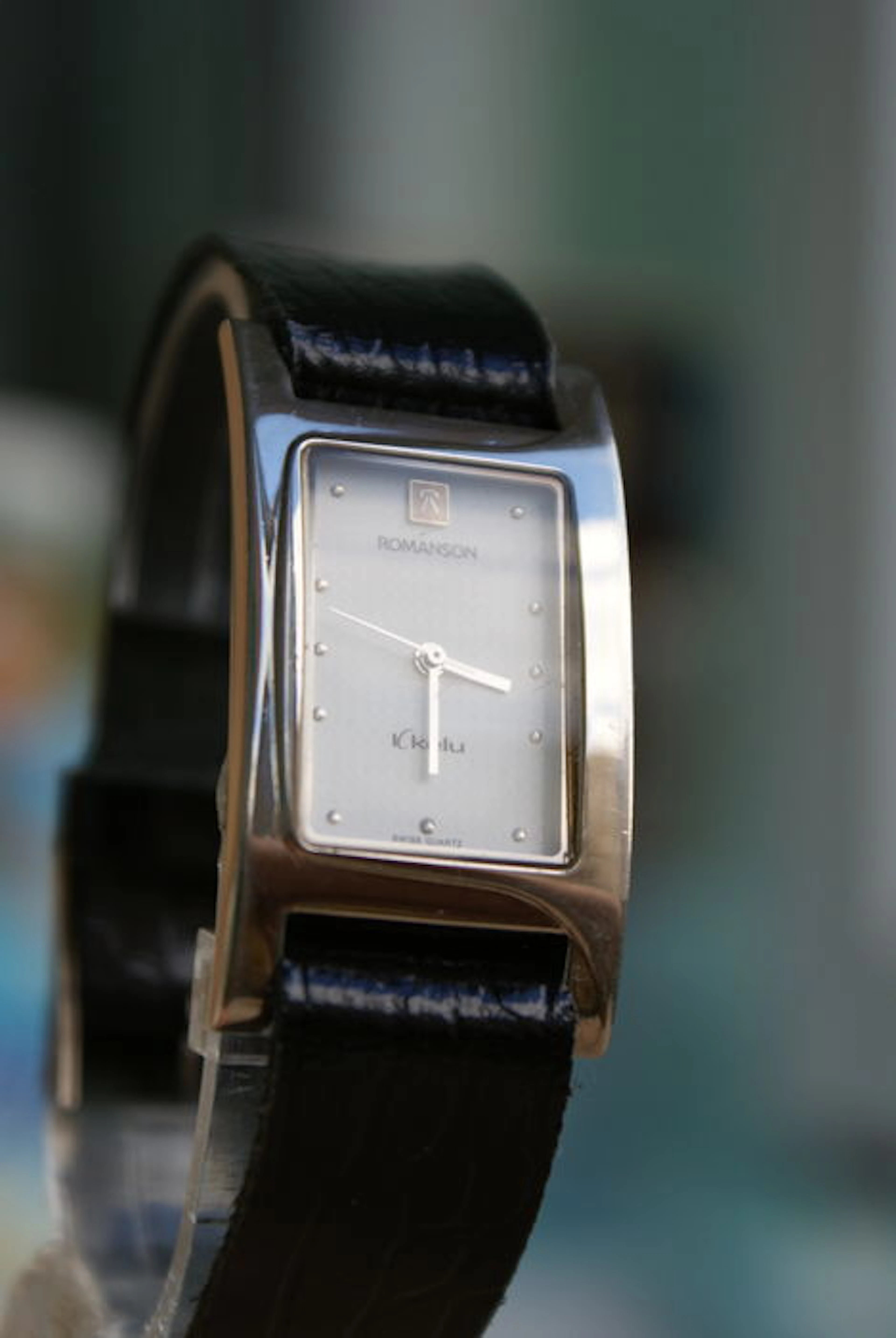 Romanson women's very nice watch works and looks great