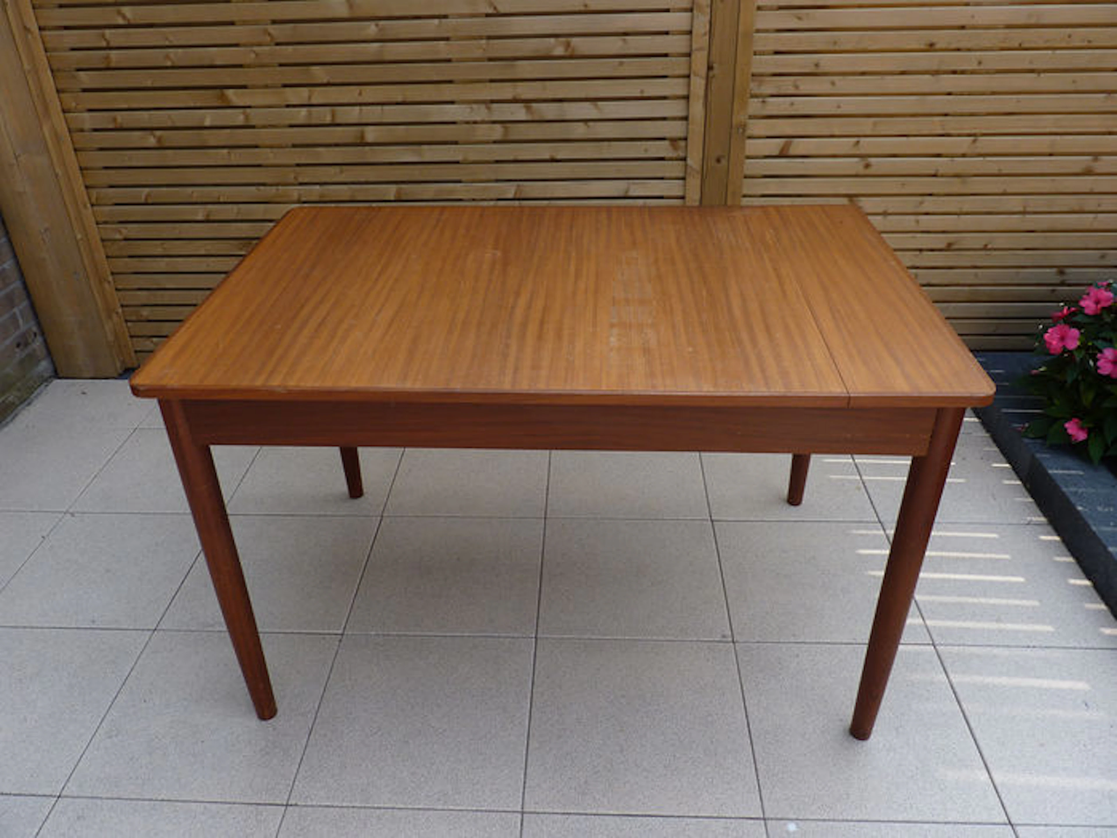 Designer unknown, for furniture factory Zwijnenburg – dinner table Berlin Trt. A