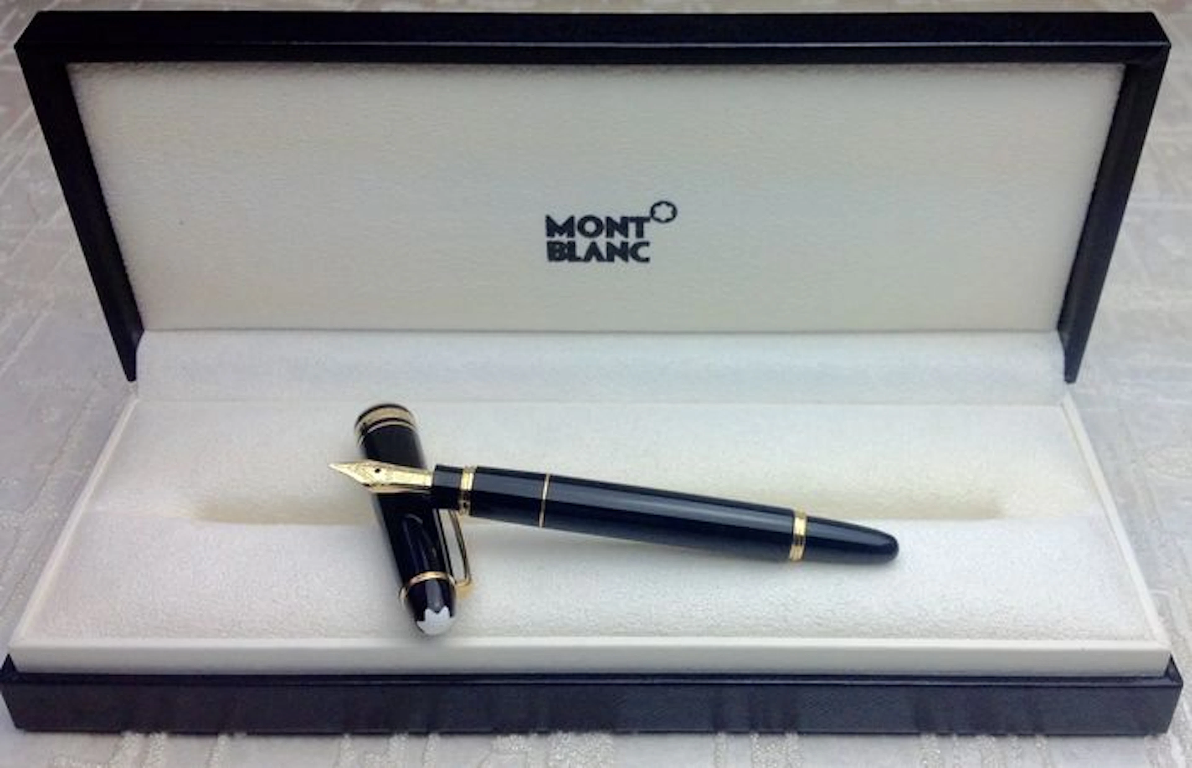 MONTBLANC Mozart "Pix" Gold Fountain Pen 14K Nib - Very good Condition. With box.