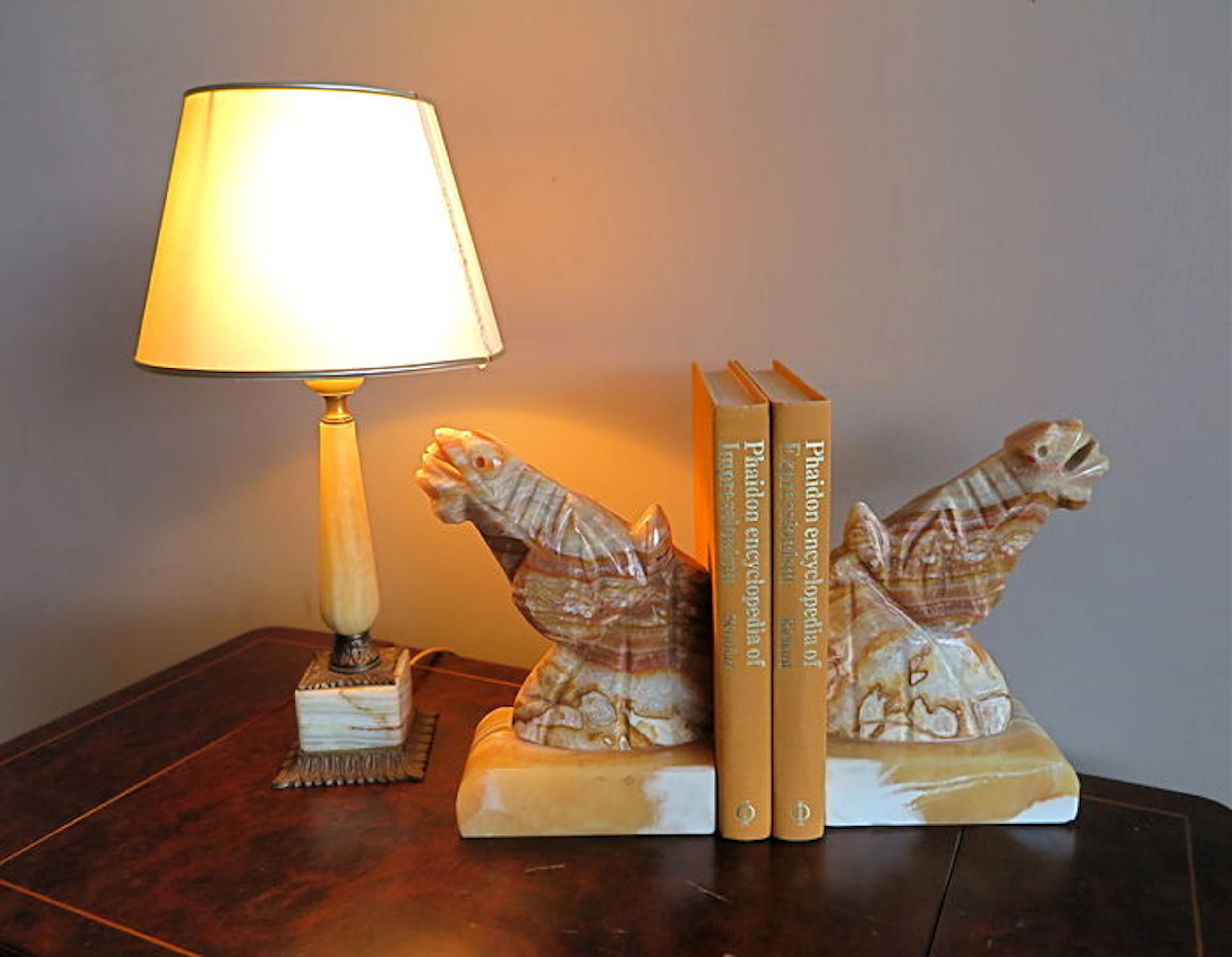Dual-lot: Marble lamps and a set of two marble horse's heads bookends - 1st and 2nd half of 20th century