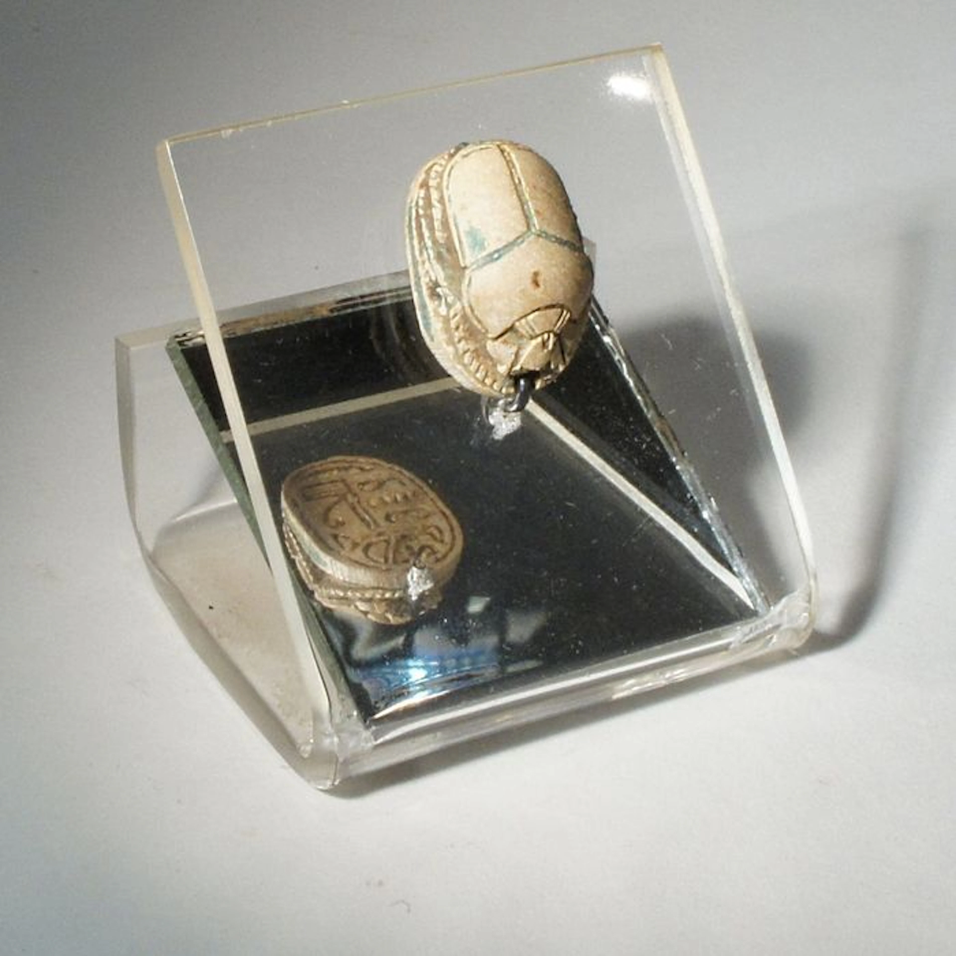 Egyptian glazed steatite scarab - 18 mm
