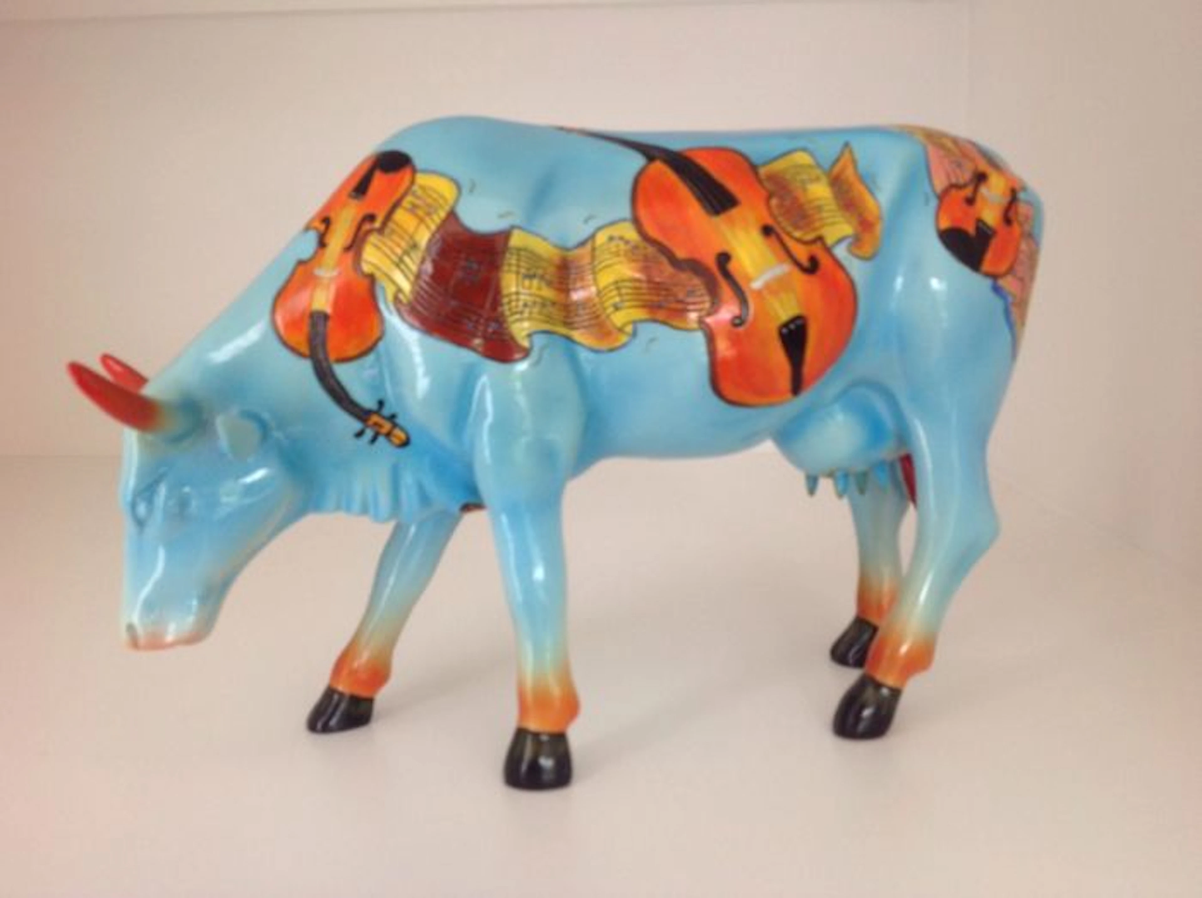 Carol Oldenburg – Cow Parade – Cowparade – A MoozArt Moment – resin – large and retired.