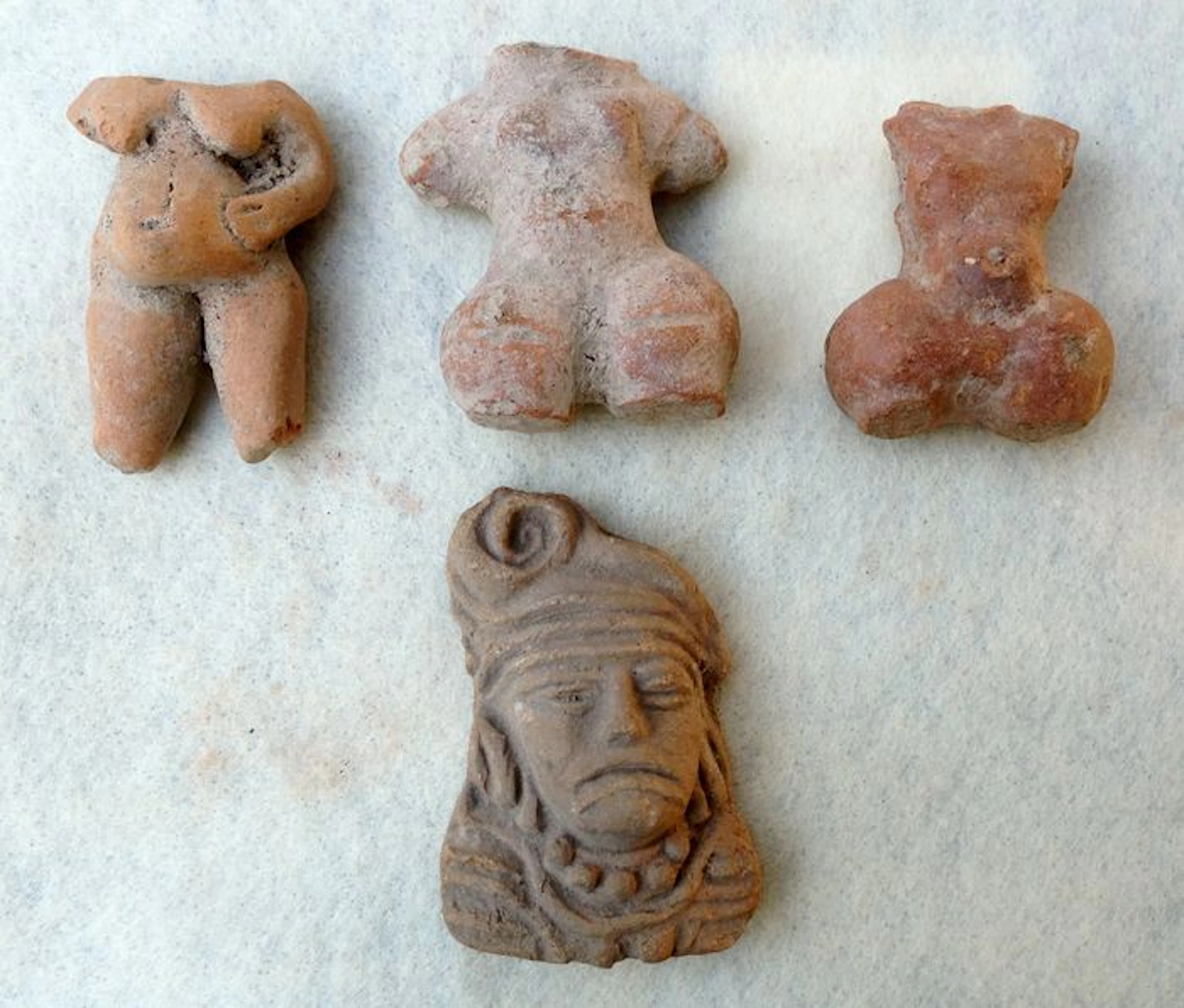 Lot of Colima, Nayarit or Jalisco, Terra-cotta Ware, Michoacan lot of Terracotta - (16 items)