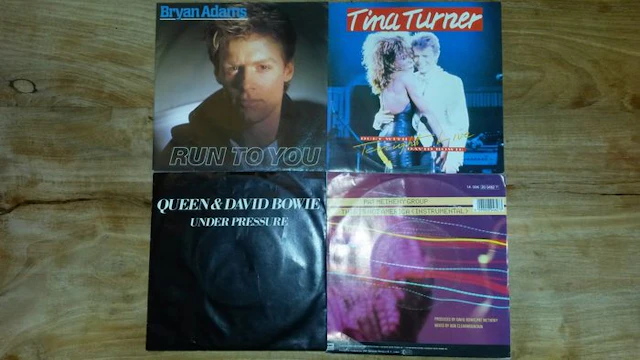 Great lot of 35 international vinyl singles