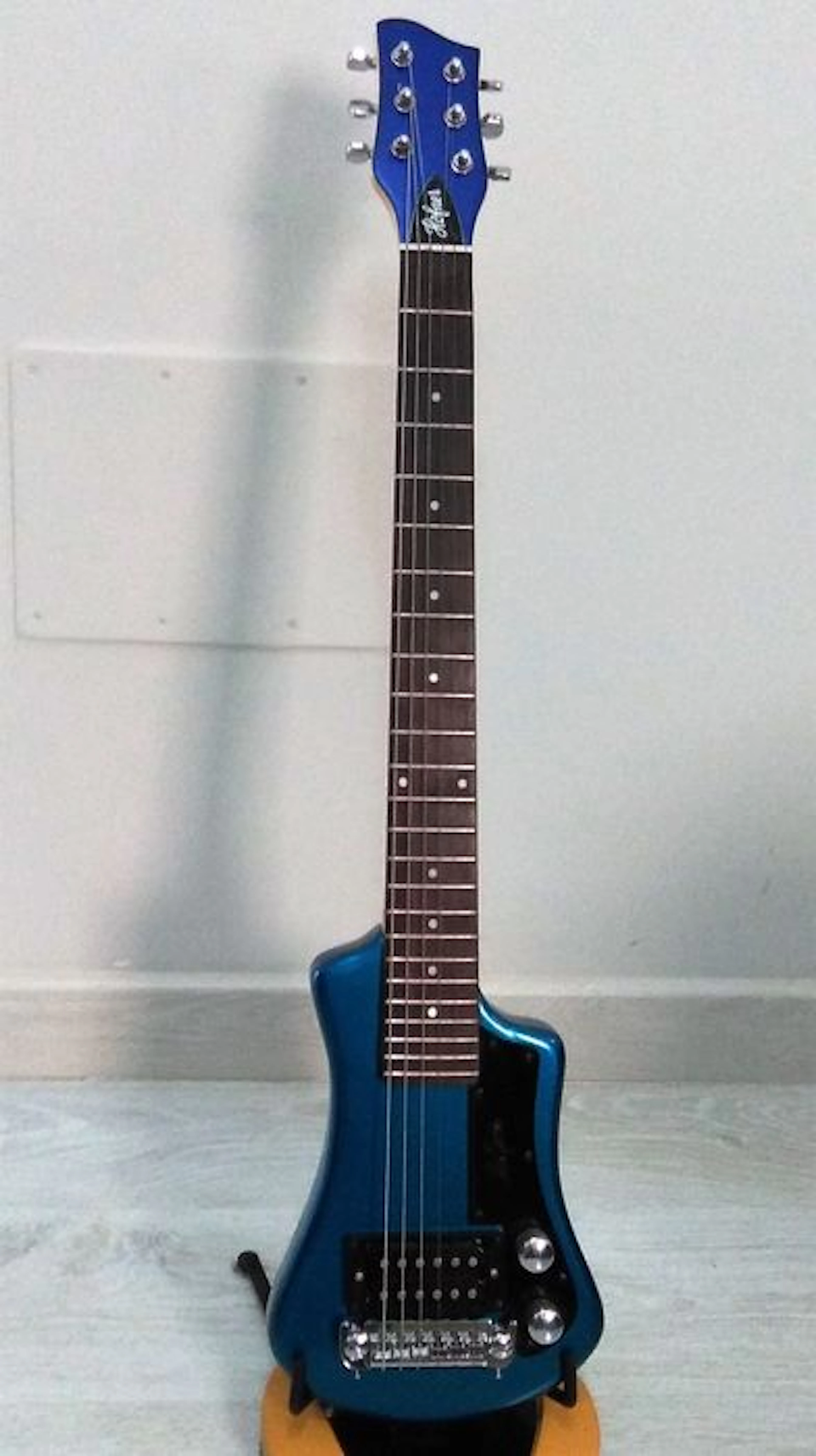 Electric guitar Hofner Shortly, amplifier Line 6 Flextone III Plus 112