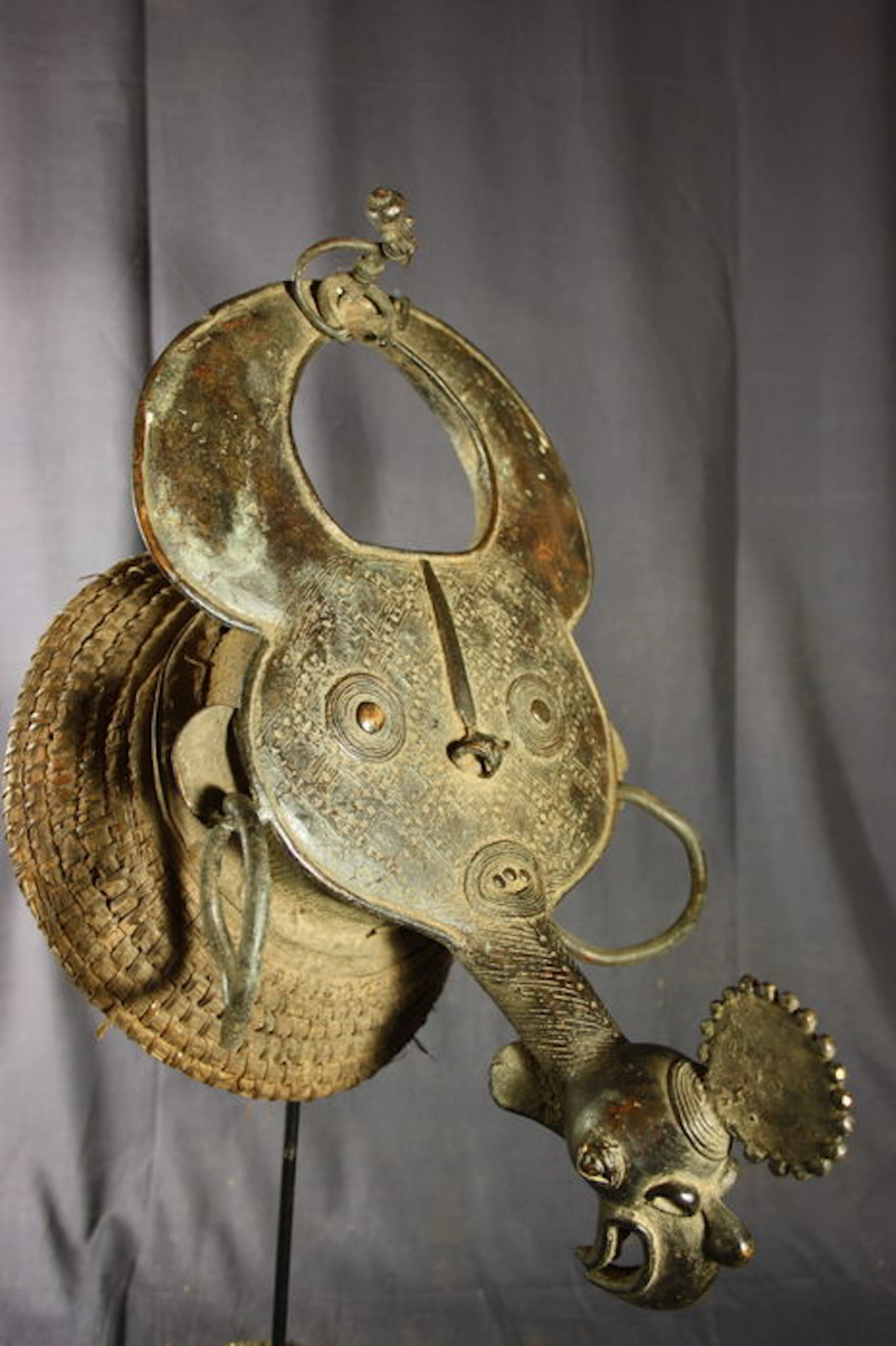 Large rooster mask in bronze - TIKAR - Cameroon