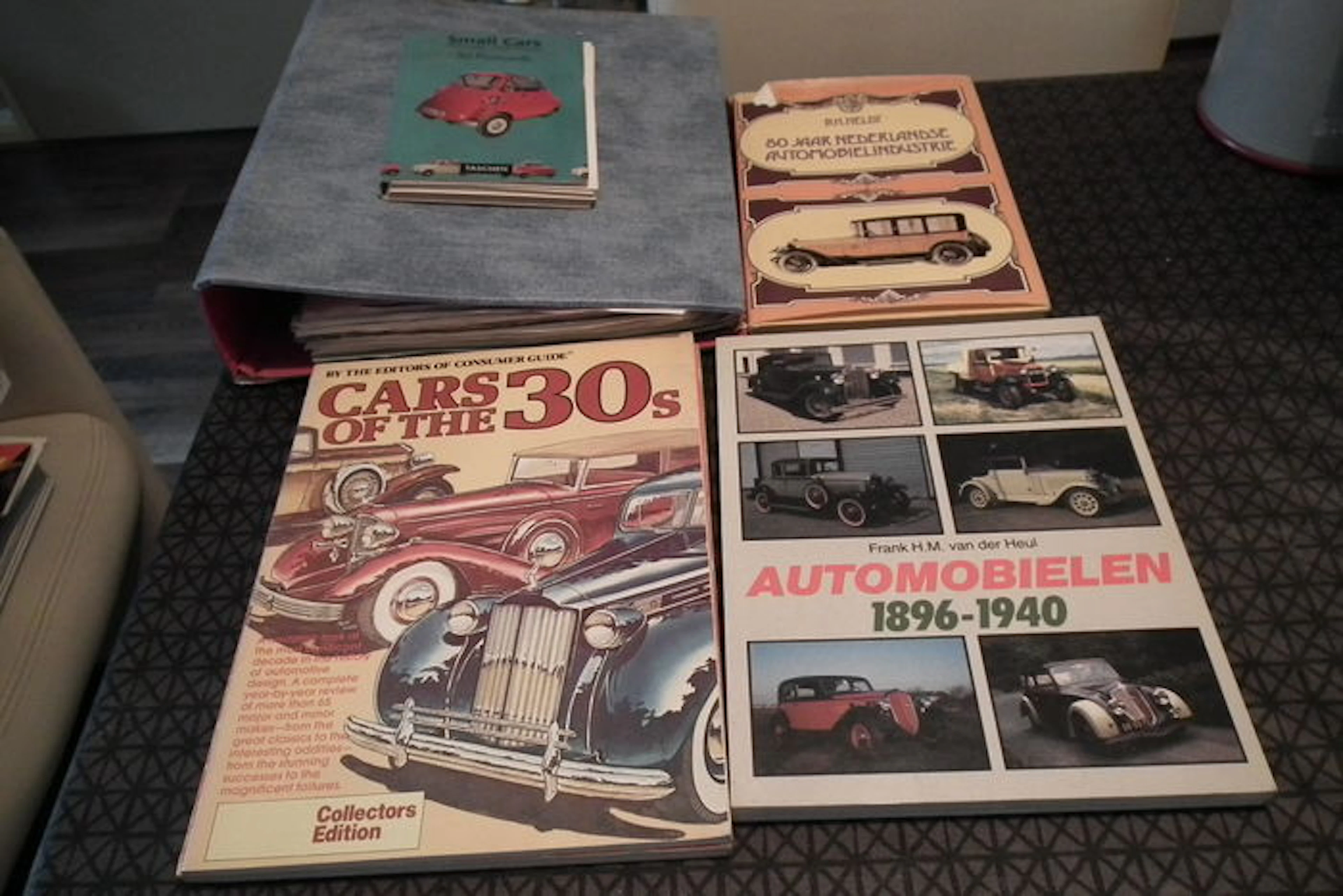 Several books of oldtimers and postcards of rare cars