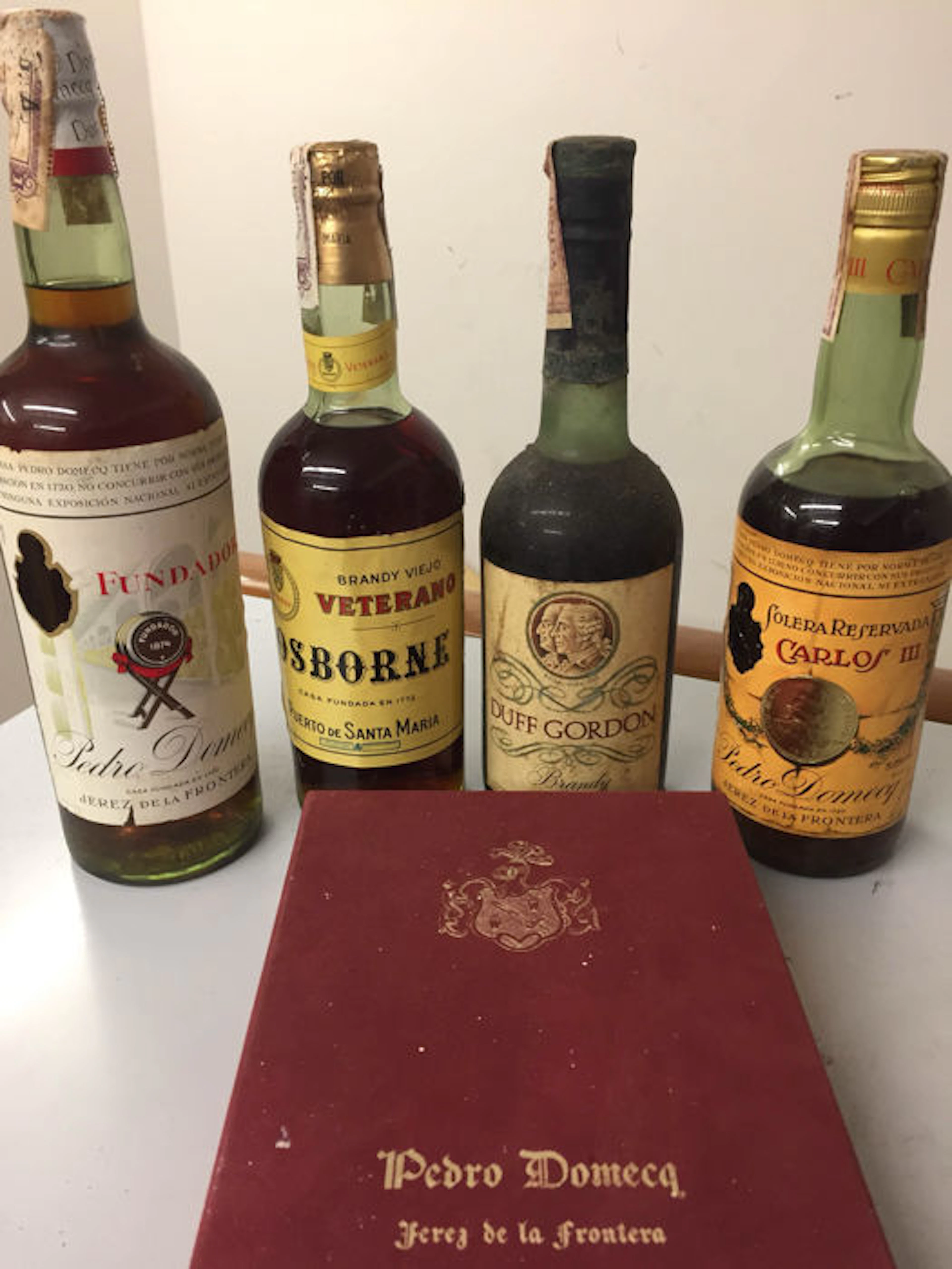 4 Old bottles of Brandy De Jerez + 1 Gift Set - Pedro Domecq, Osborne & Duff Gordon