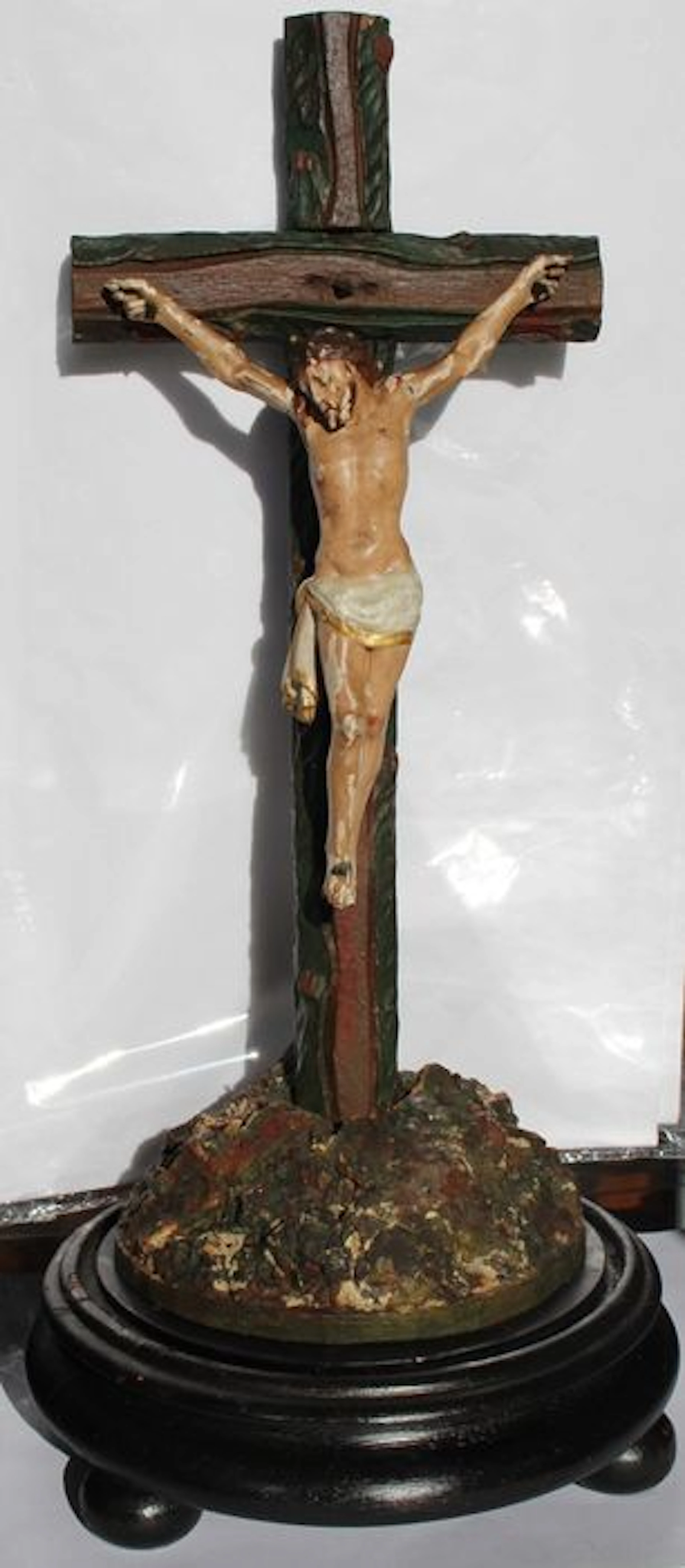 Crucifixo com Cristo de madeira policromado, português, do séc. XIX