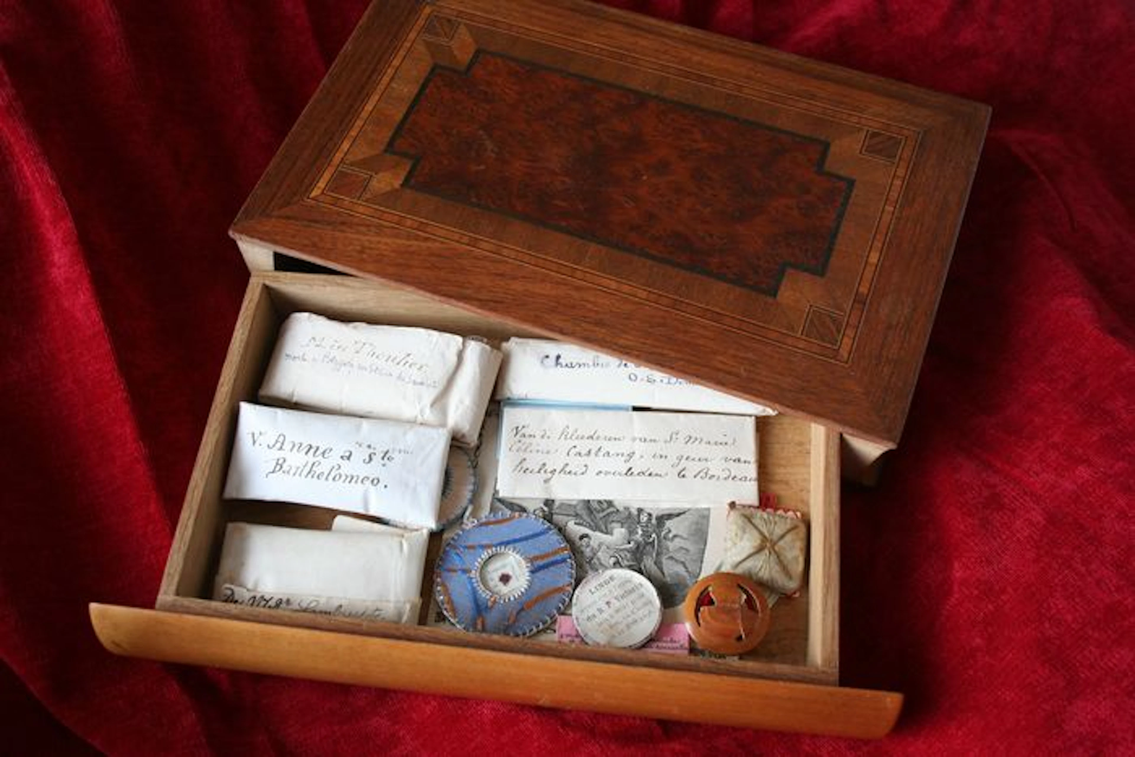 Collection relics of Saints - Europe - 18th, 19th and 20th century