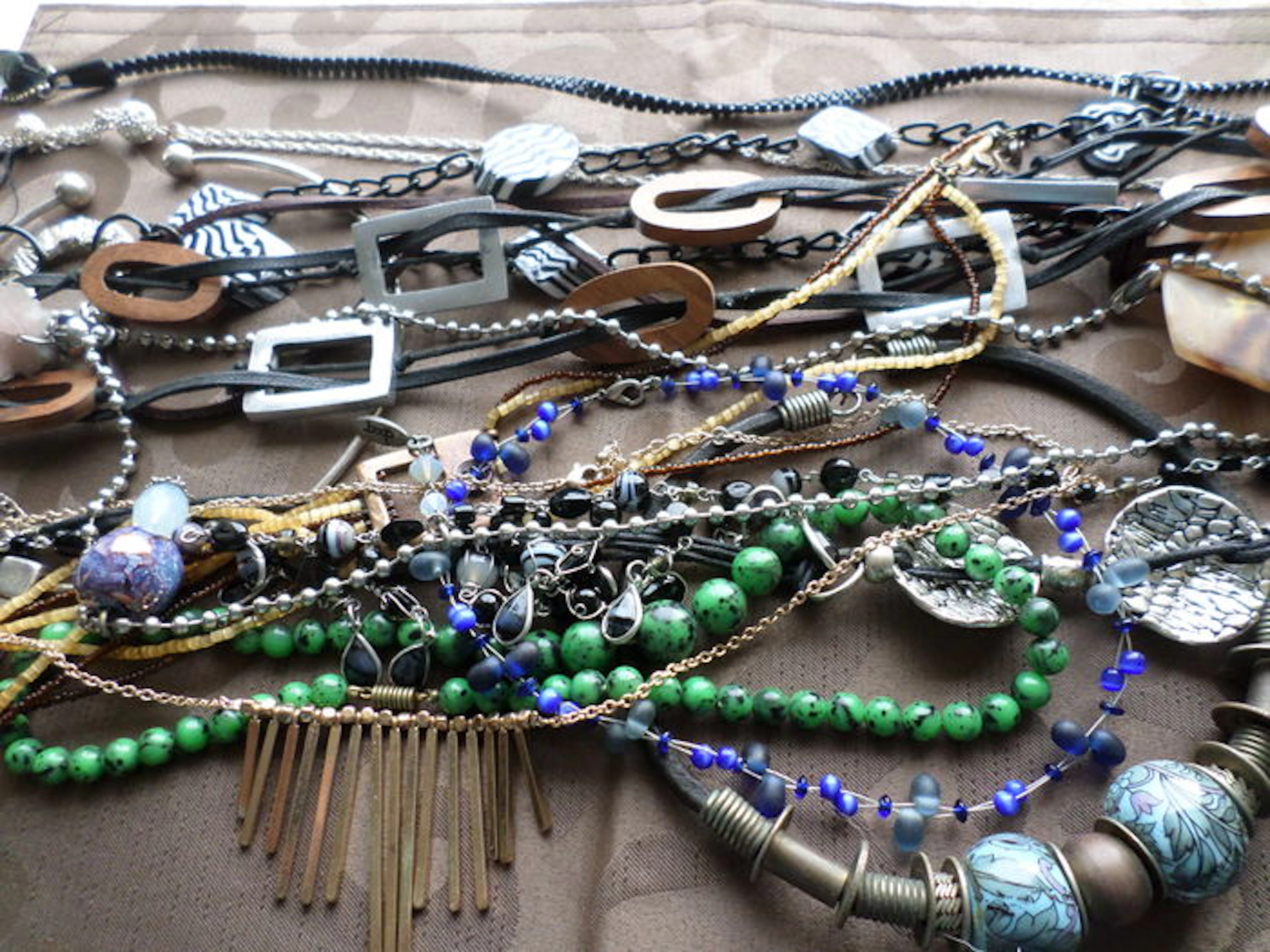 Collection of 79 (Vintage) jewelry / bijoux (among others, art deco)