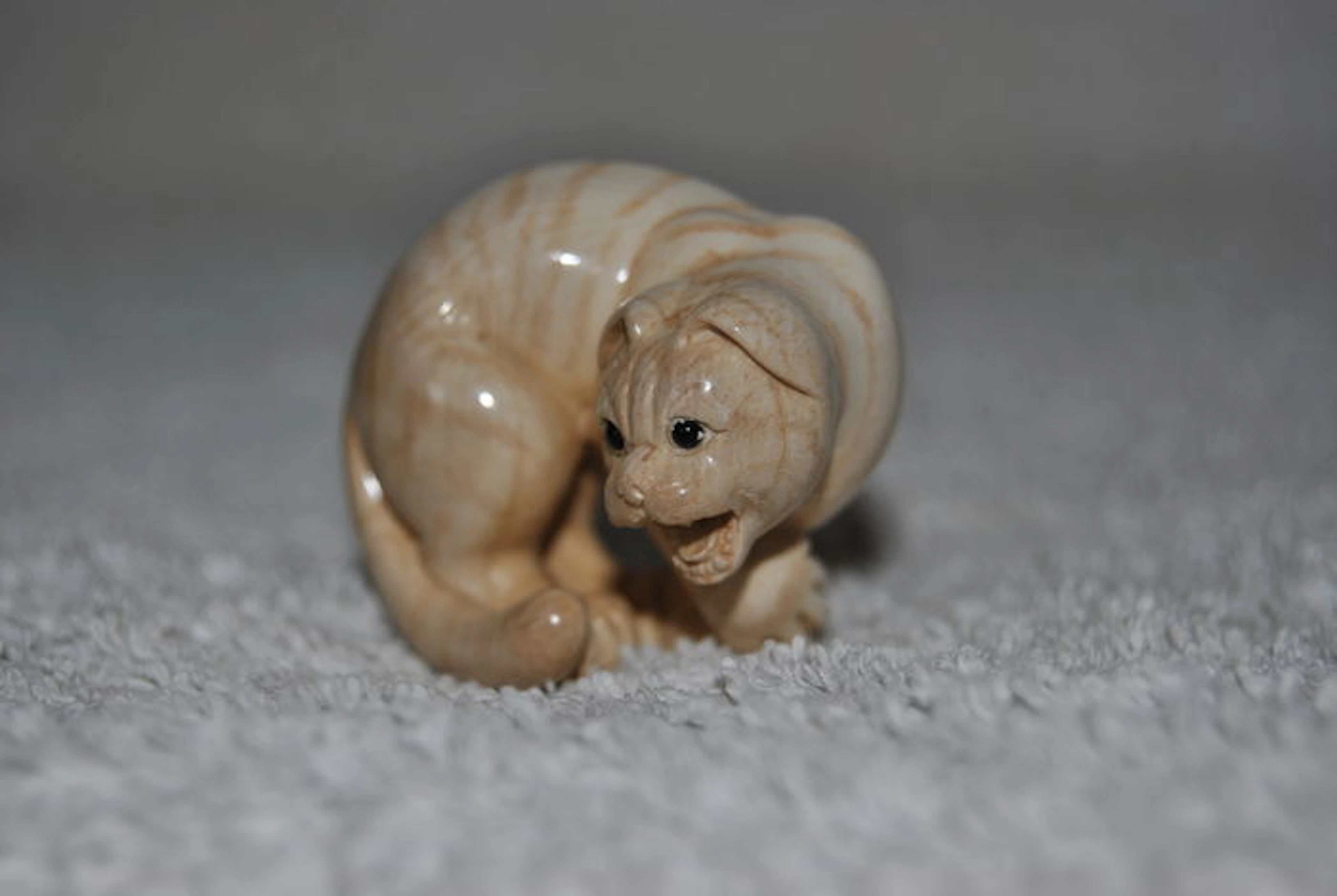 Netsuke tigre, marfil de mamut - Japón - primera mitad del siglo 20