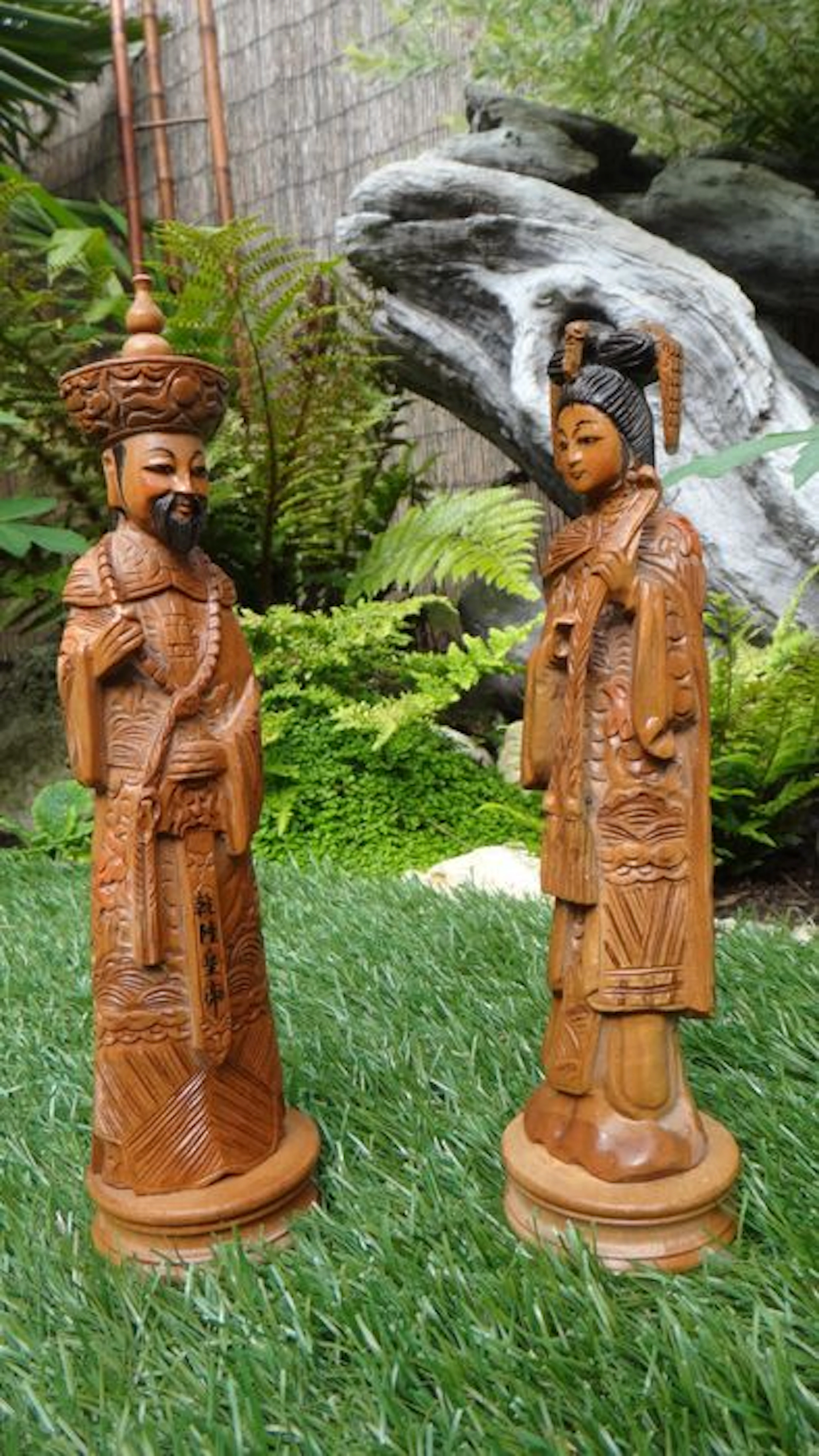 Deux statuettes en bois sculptées, empereur et imperatrice - China - deuxième moitié 20e siècle
