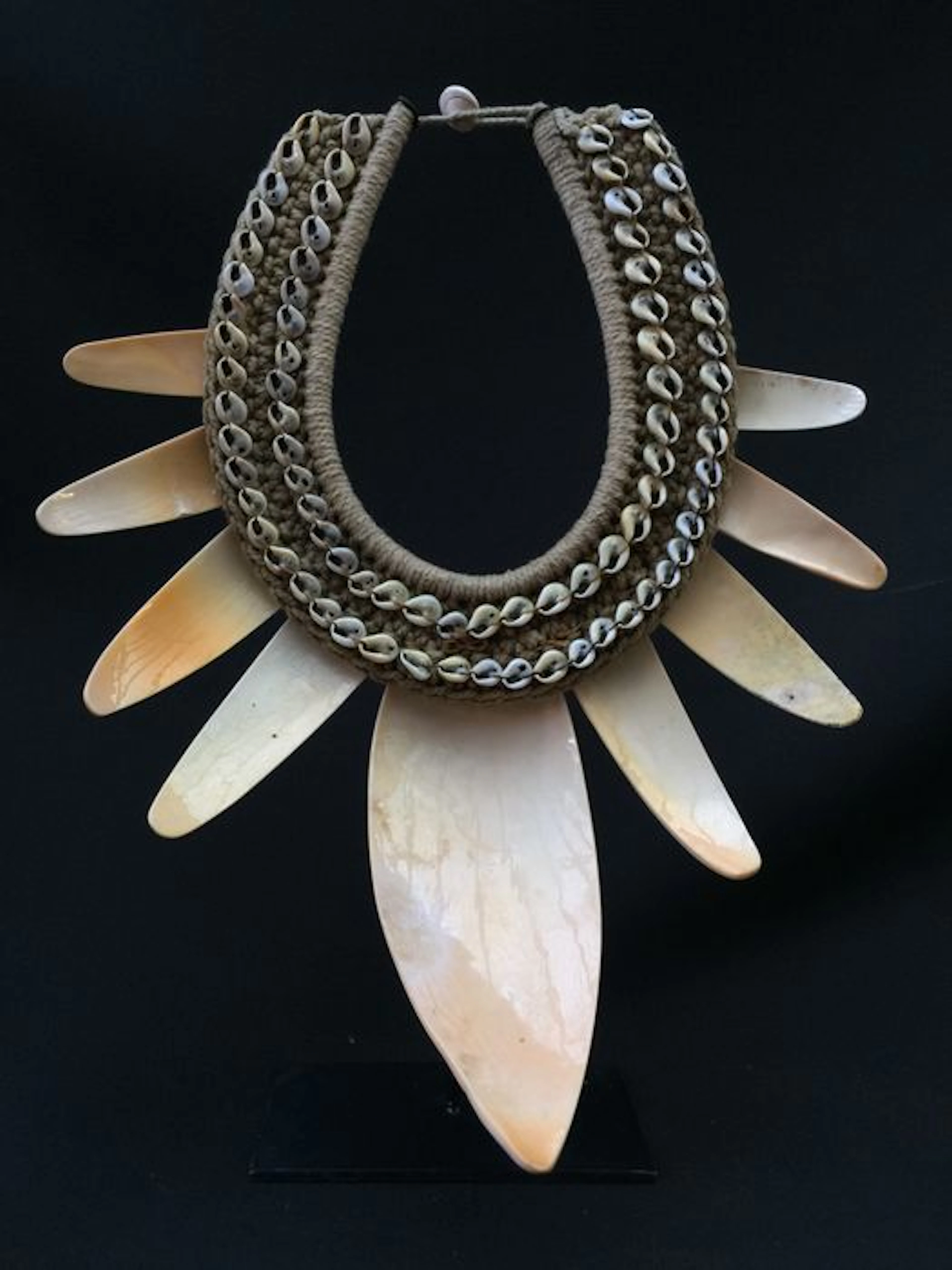 Shells necklace, neck jewel - LATMUL - Papua New Guinea