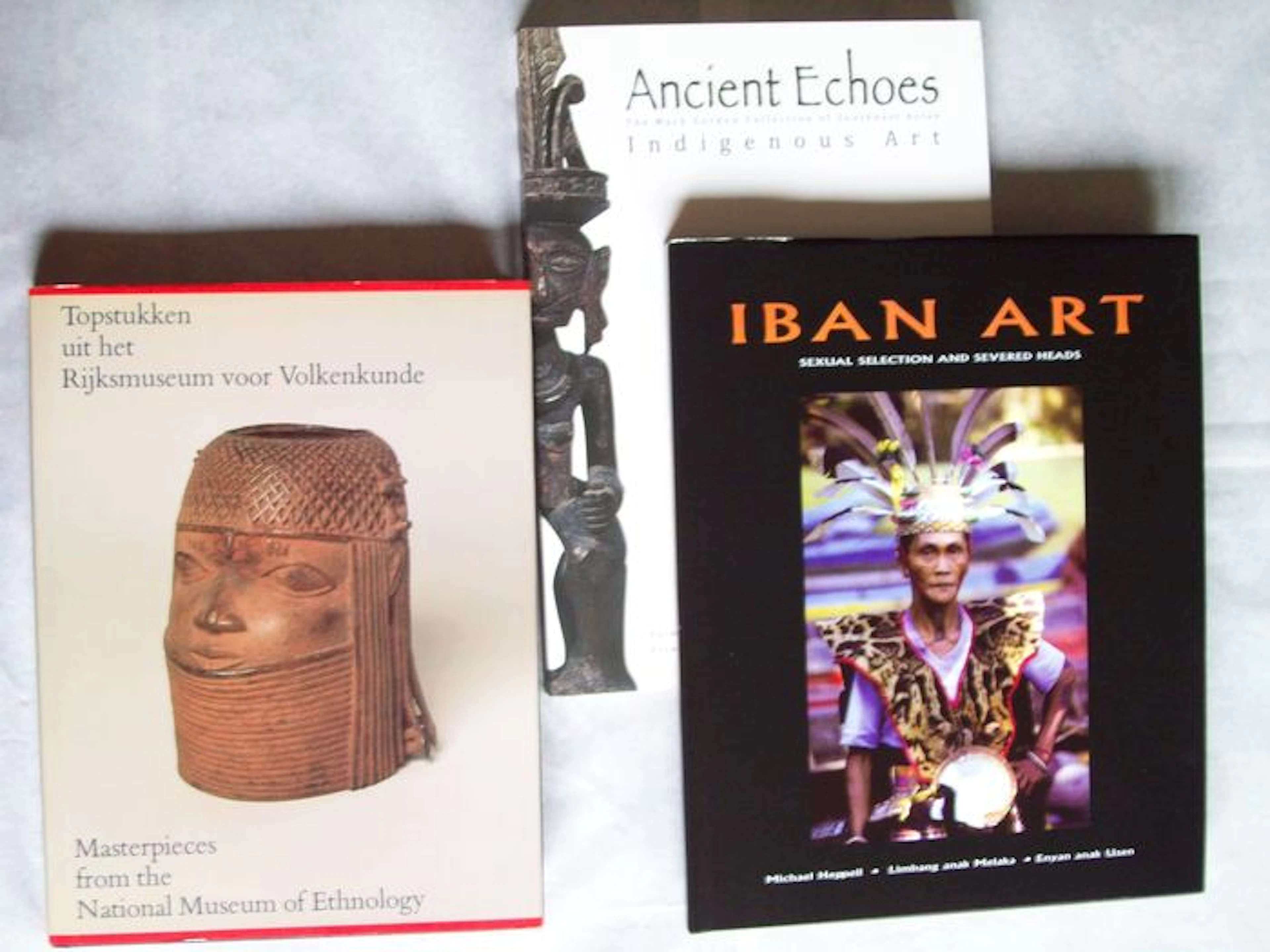 Kavel met 3 boeken tribale kunst Zuidoost Azië & Oceanië - 1987/2011