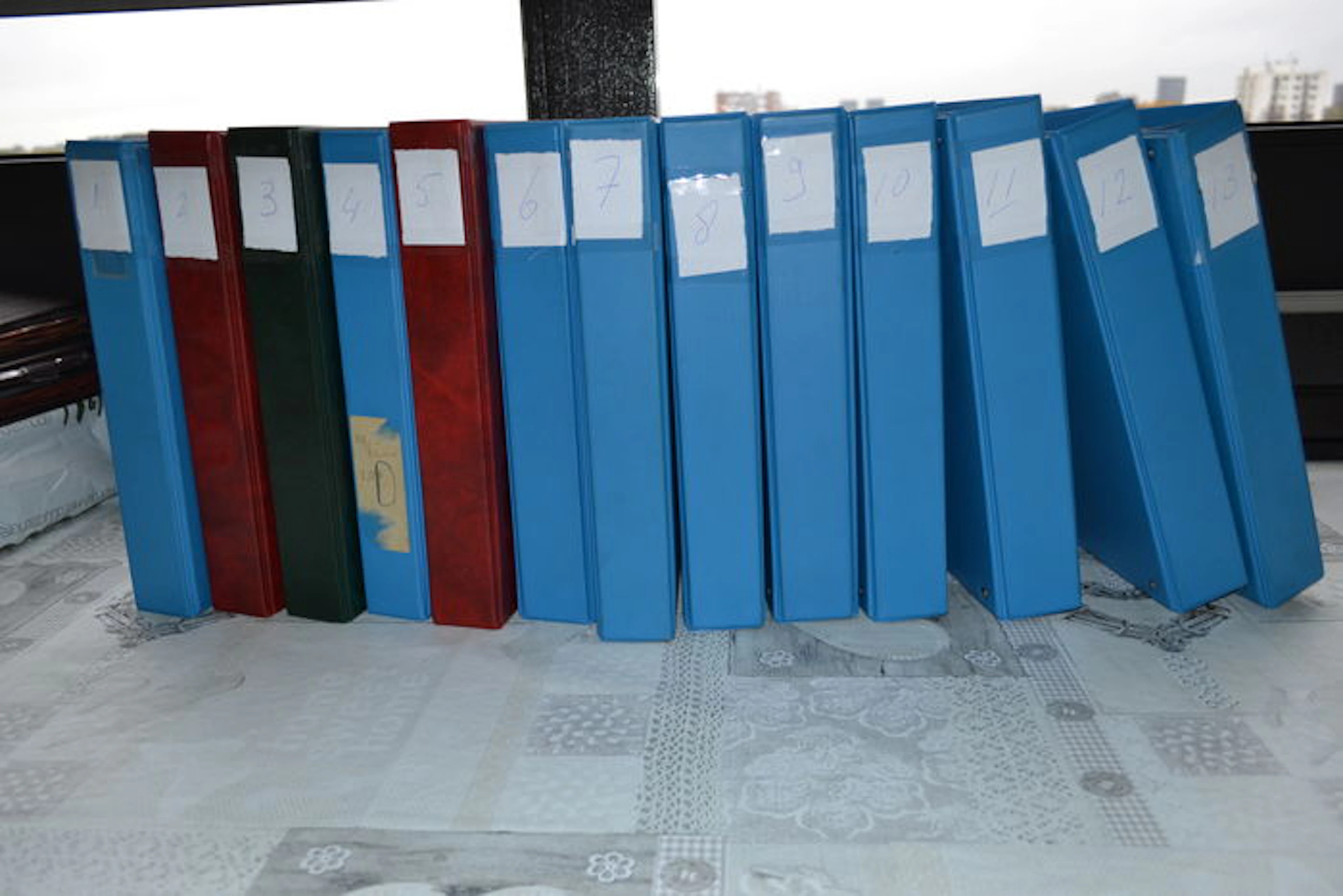 World - Batch of assorted coins (1750 different kinds) in albums