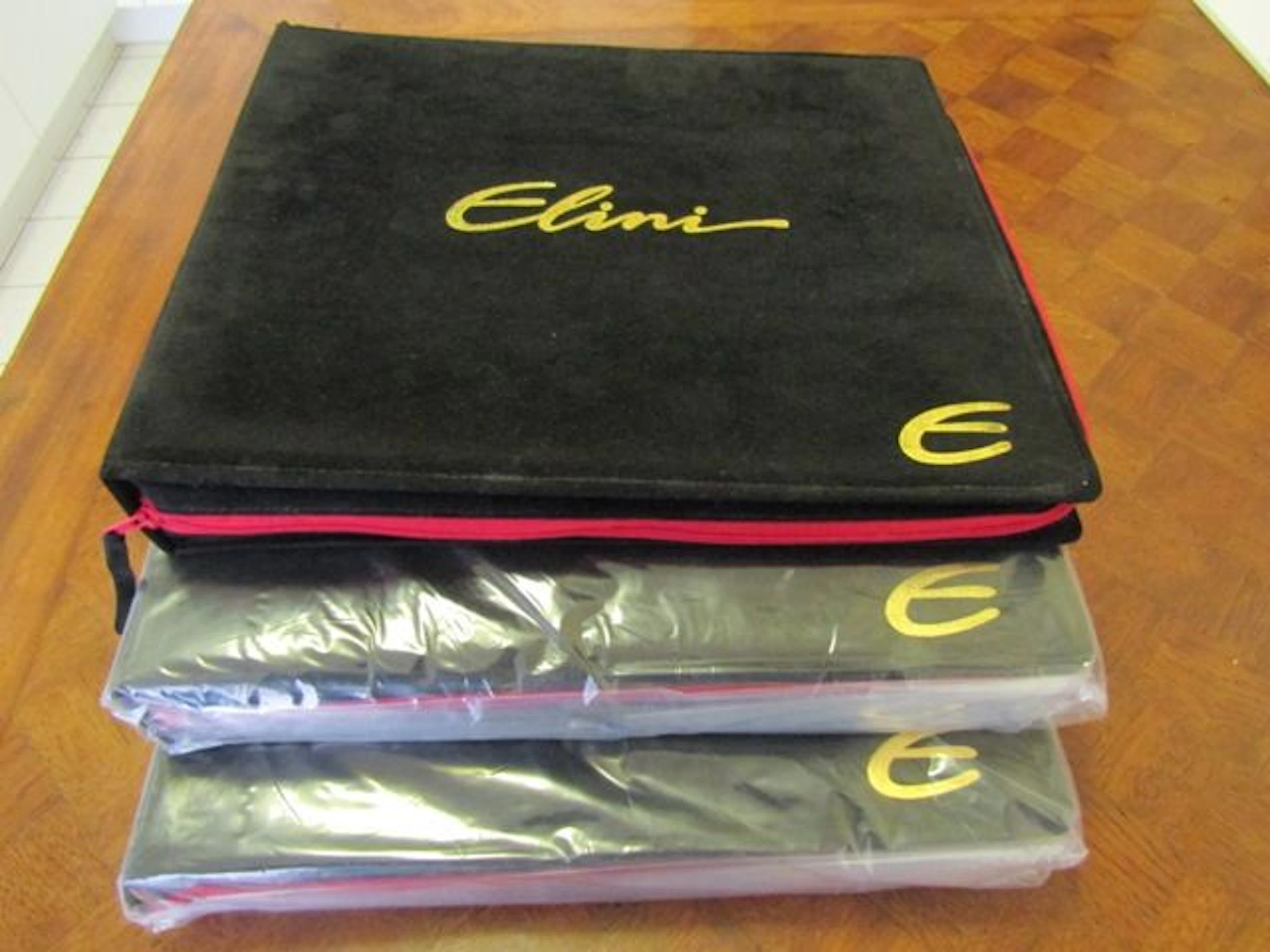 Lot of 4 luxury presentation folders for watches.
